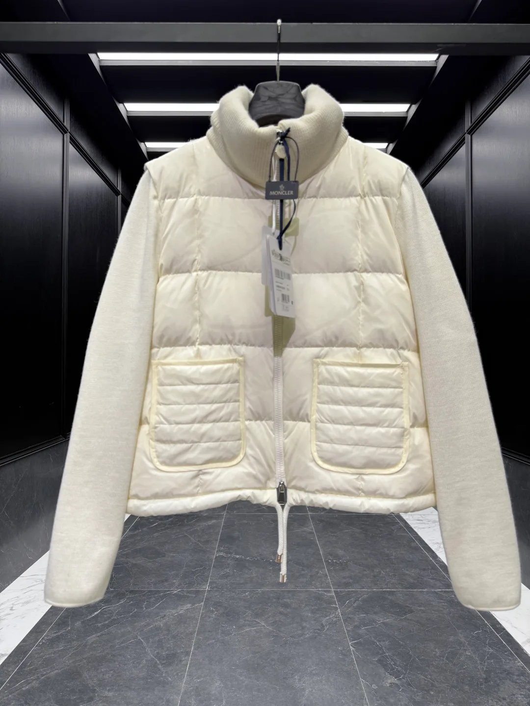 Women's Jackets And Down Jackets MONCLER 19572758