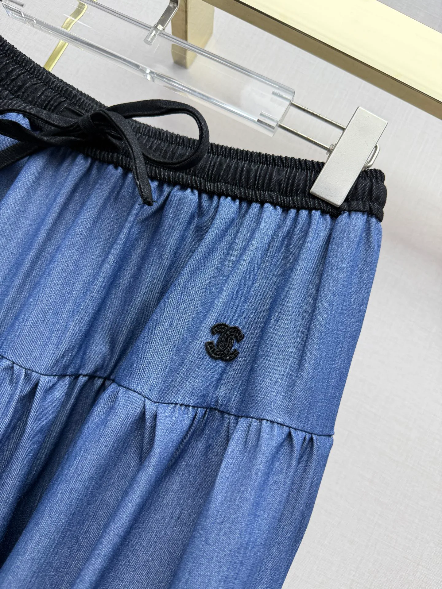 Women's Trousers CHANEL 18298506