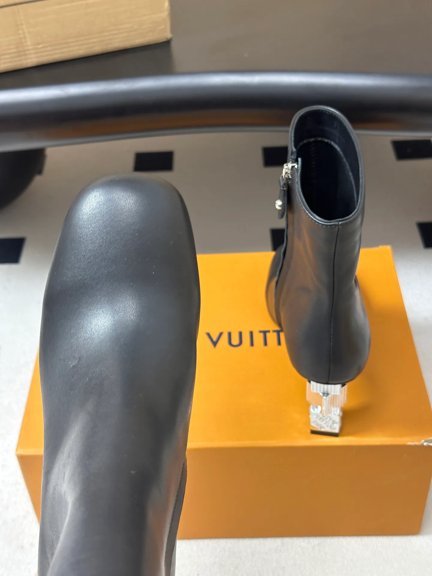 Women's Booties LOUIS VUITTON 18388130