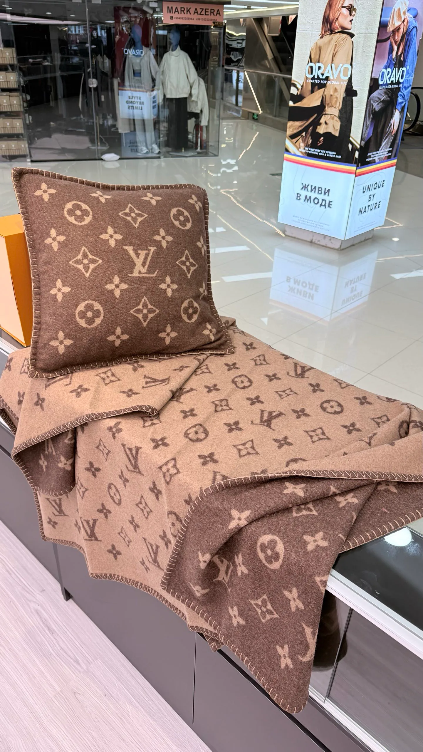 Textiles LOUIS VUITTON 18002645