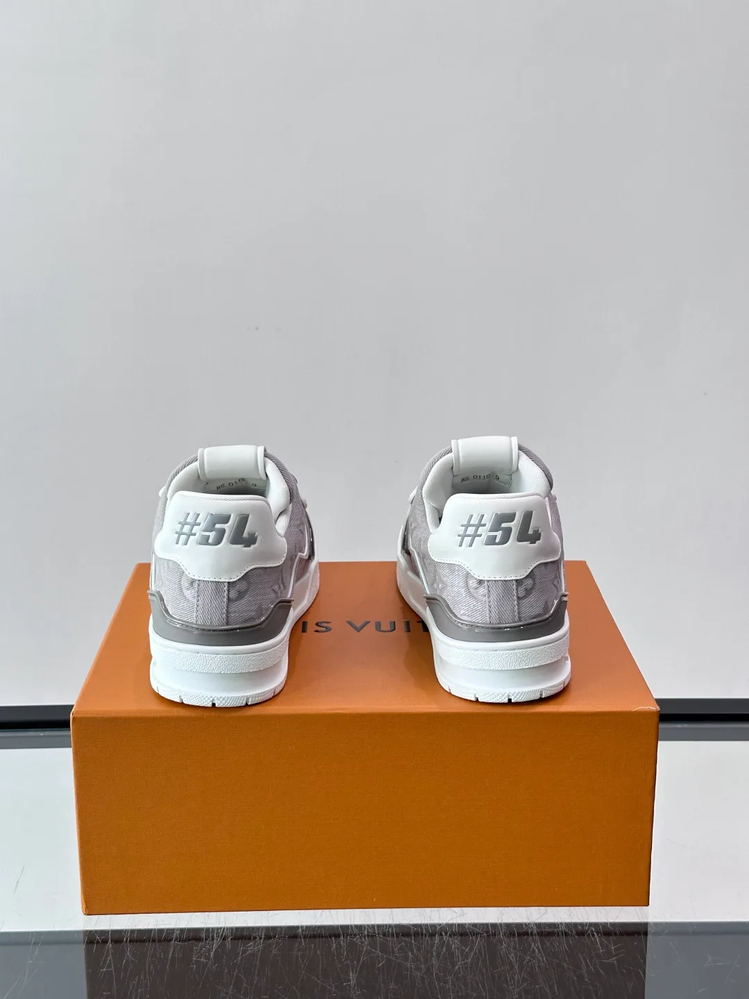 Men's Sneakers LOUIS VUITTON 17982449
