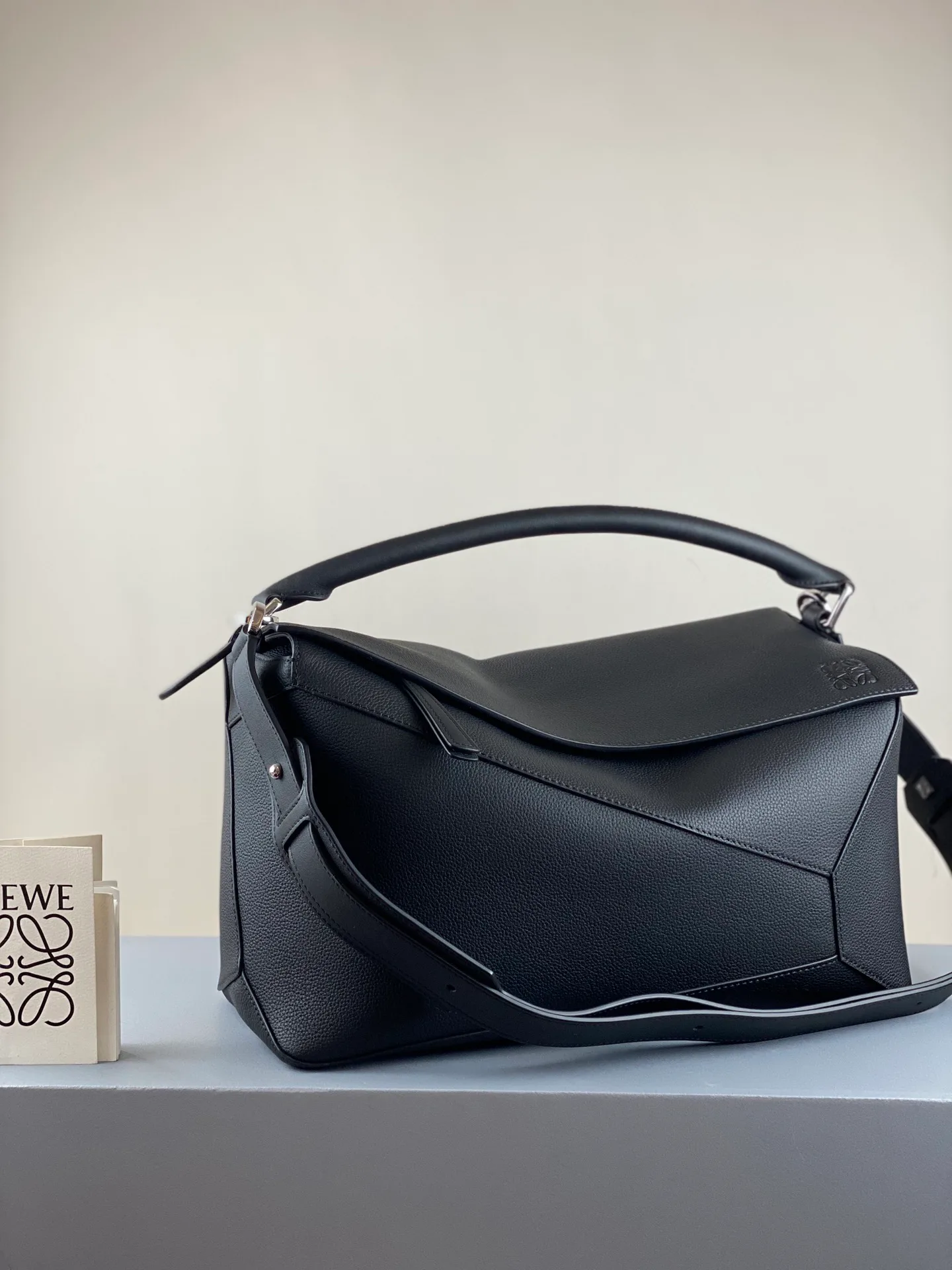 Women's Classic Handbags LOEWE 18177572
