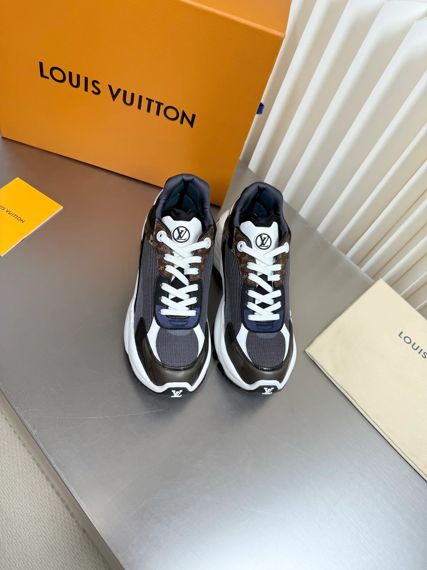 Women's Sneakers LOUIS VUITTON 17873176