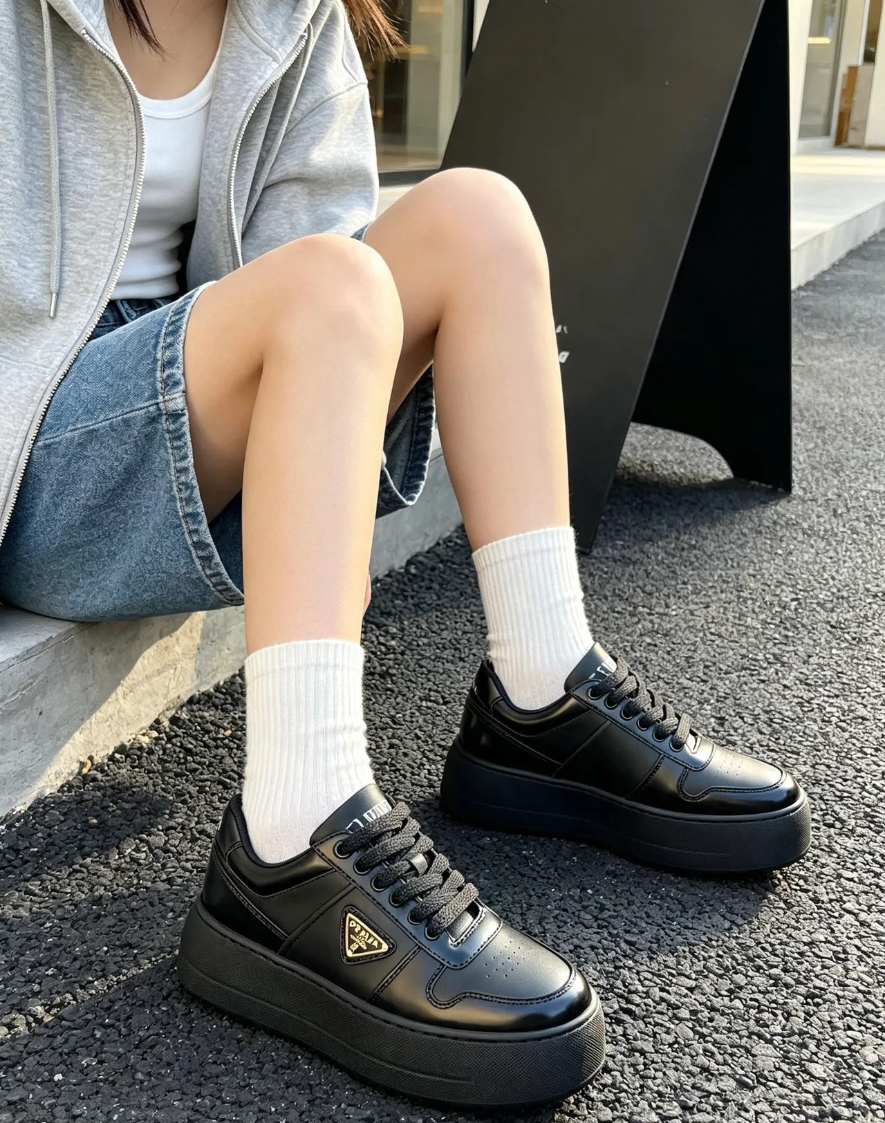 Women's Sneakers PRADA 18170771