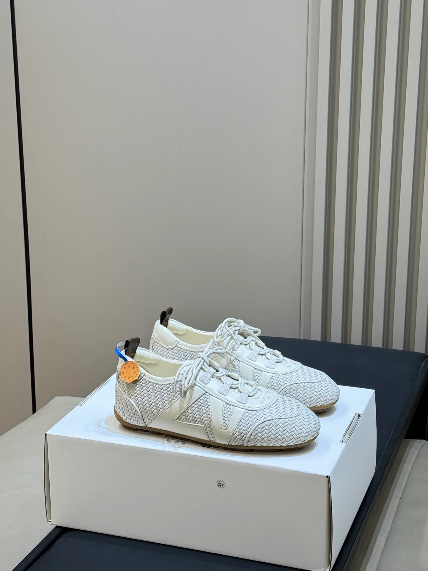 Women's Sneakers LOUIS VUITTON 18072953