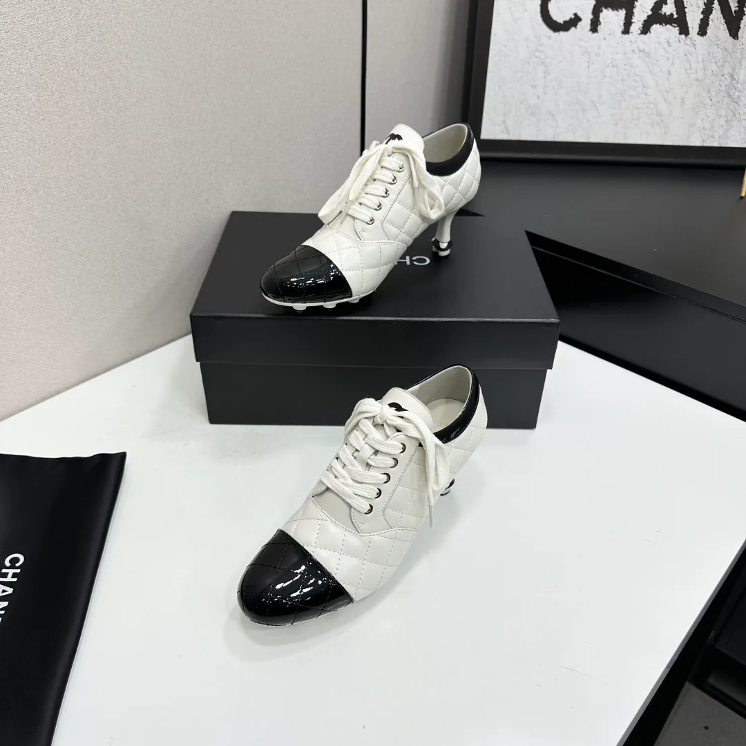 Women's Sneakers CHANEL 18436128