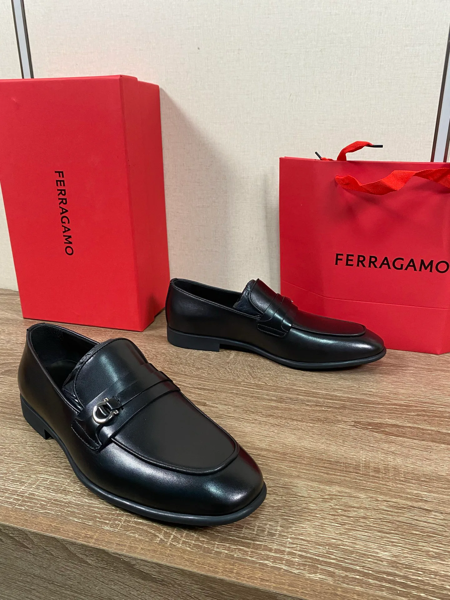 Men's Loafers And Dress Shoes SALVATORE FERRAGAMO 18078620