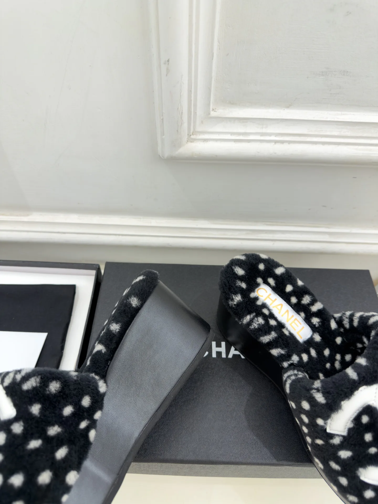 Women's Slippers CHANEL 18346891