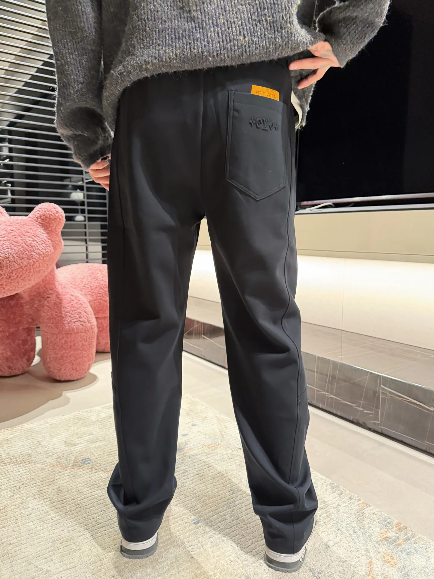 Men's Trousers LOUIS VUITTON 18499699