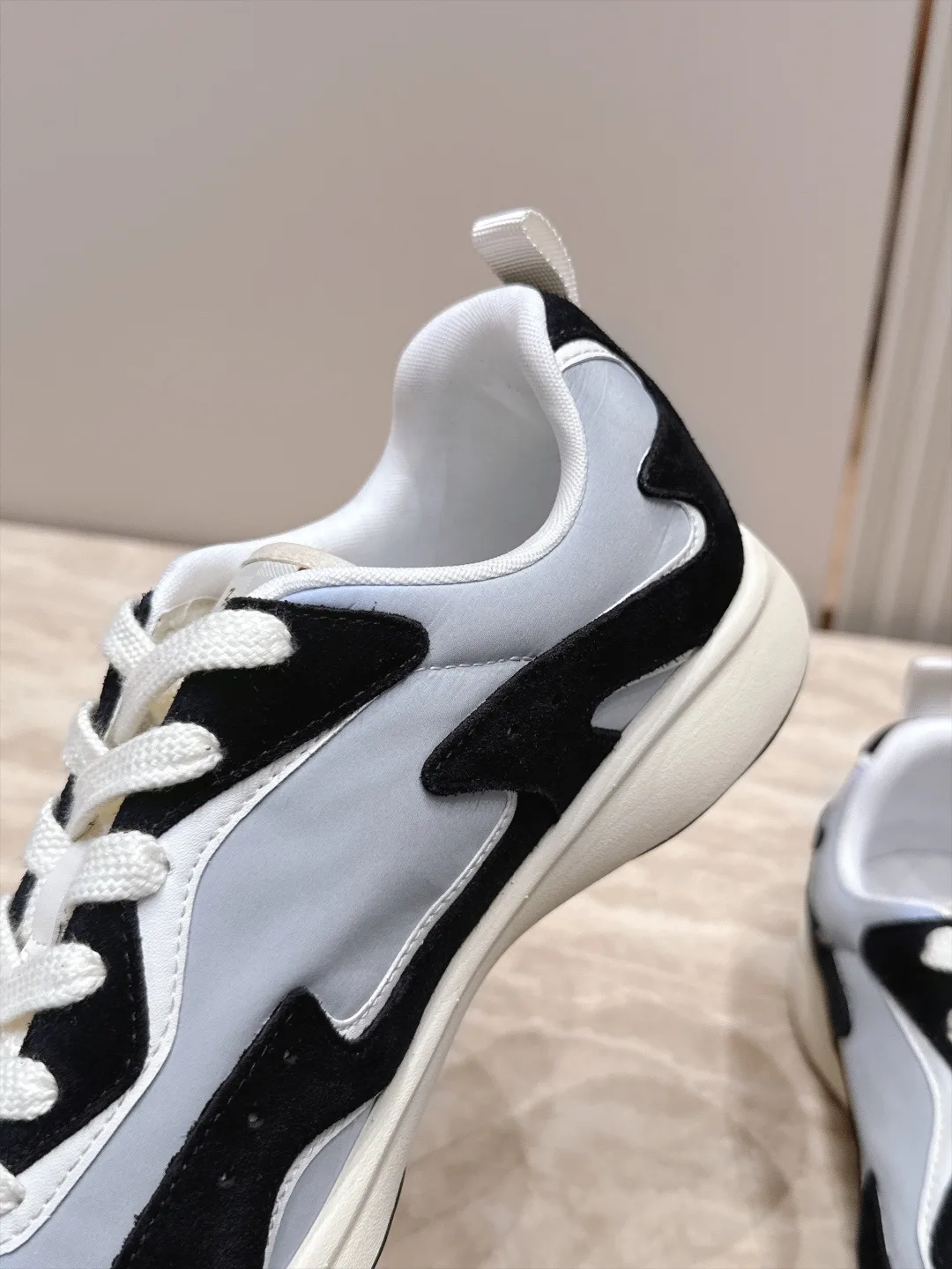 Men's Sneakers LOUIS VUITTON 17946645