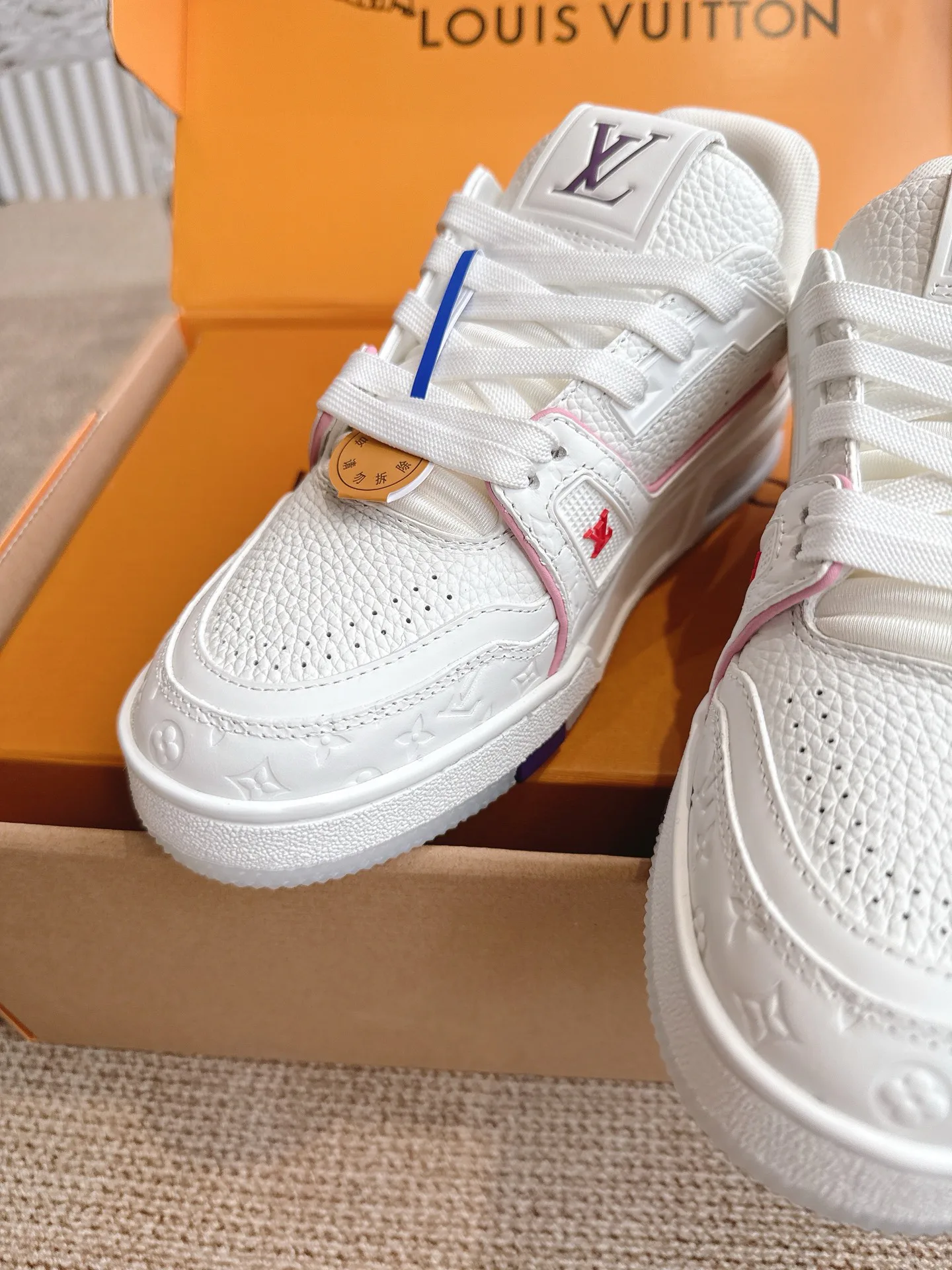 Women's Sneakers LOUIS VUITTON 18324754