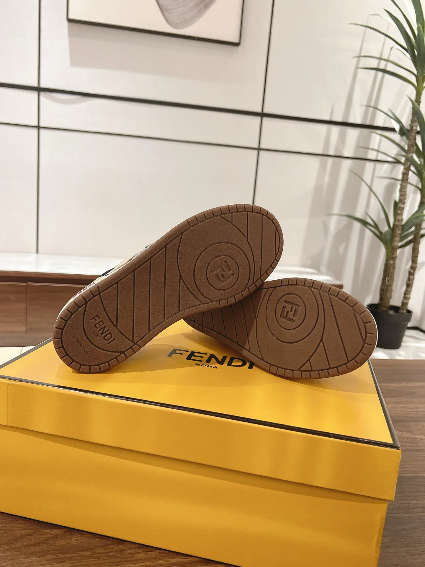 Women's Sneakers FENDI 18219546