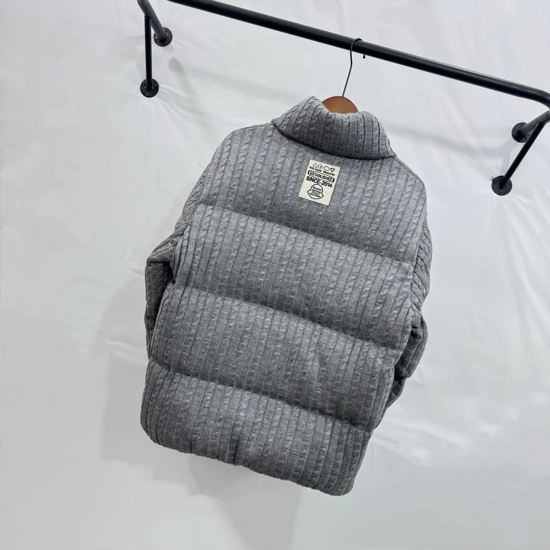 Women's Jackets And Down Jackets MONCLER 18001964