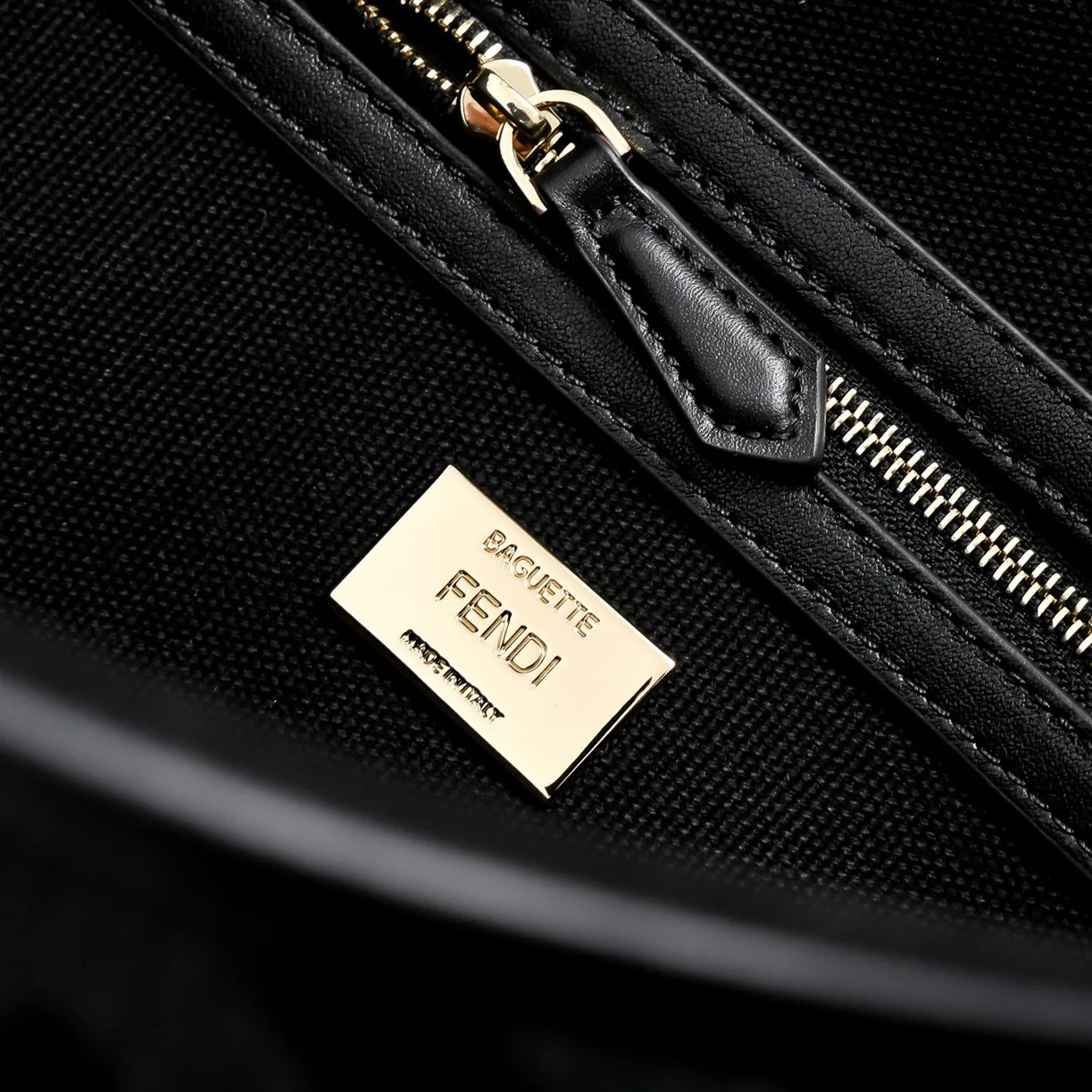 Классические Сумки Женские Fendi 18676172
