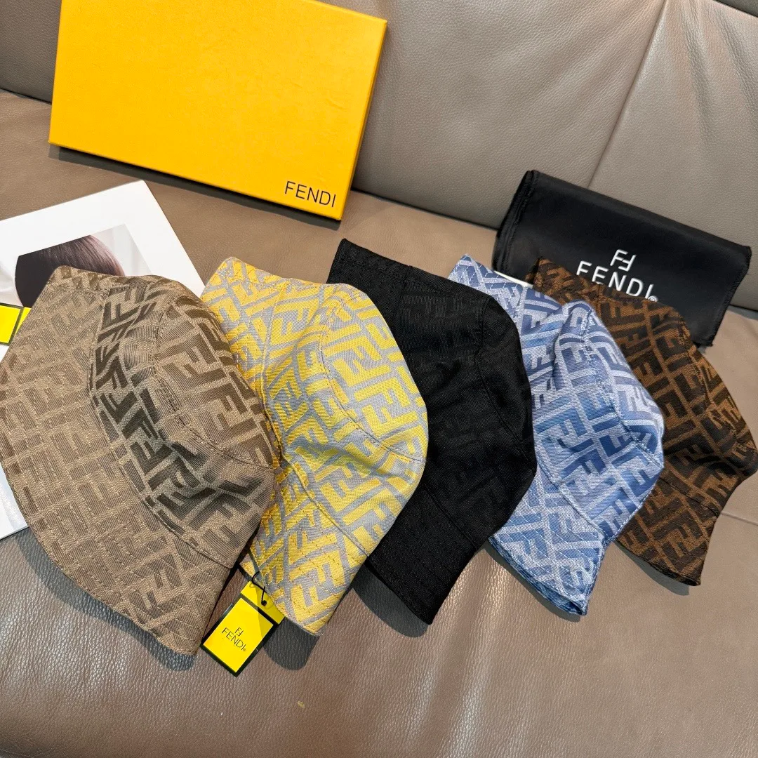 Hats FENDI 17604827