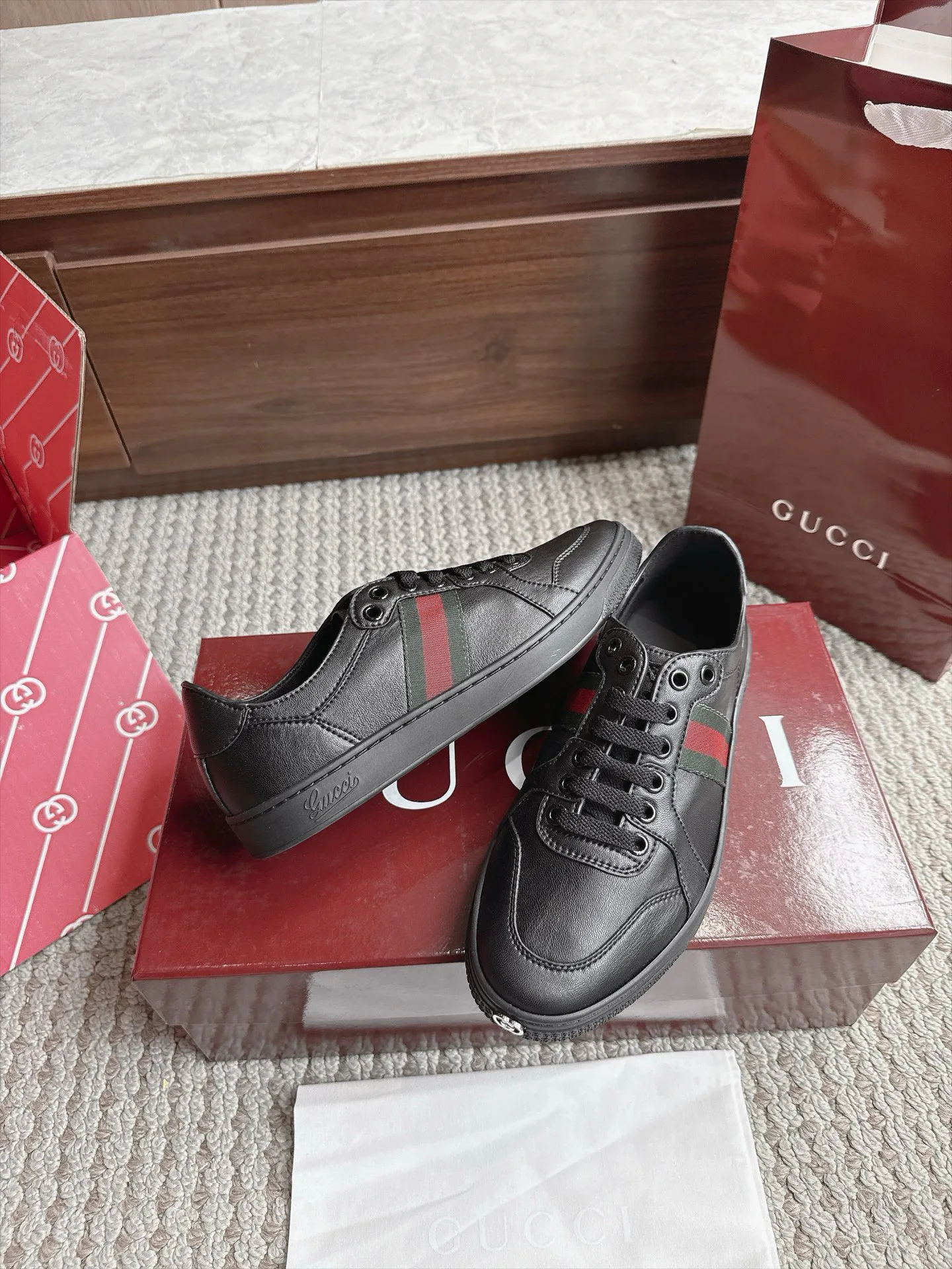 Women's Sneakers GUCCI 17866806