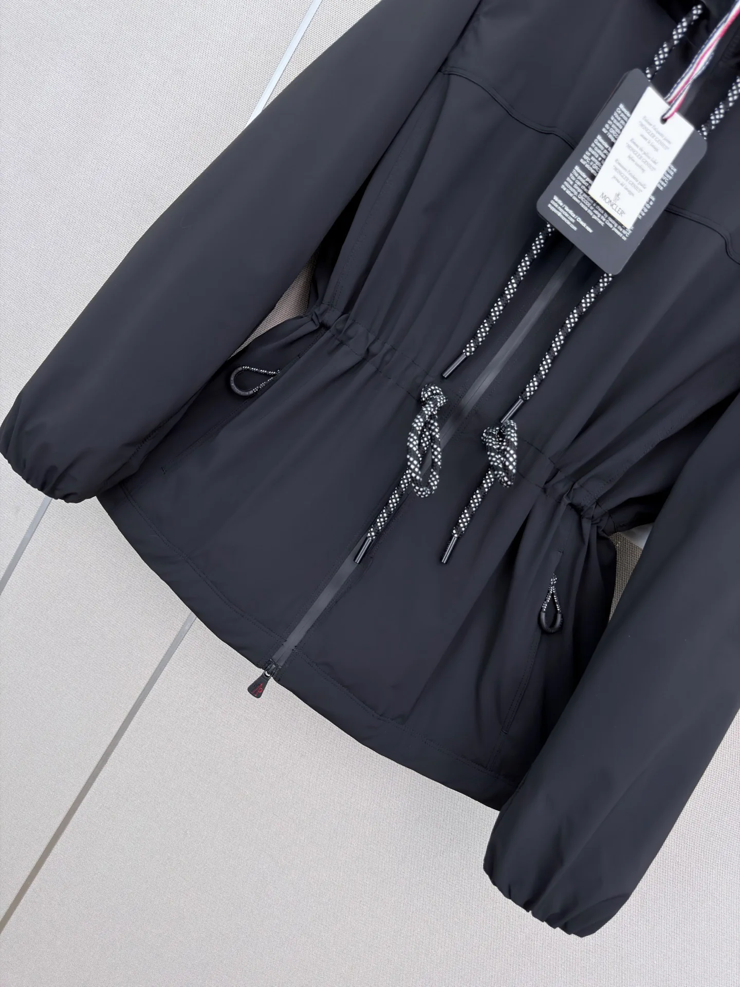 Women's Jackets And Down Jackets MONCLER 19589656