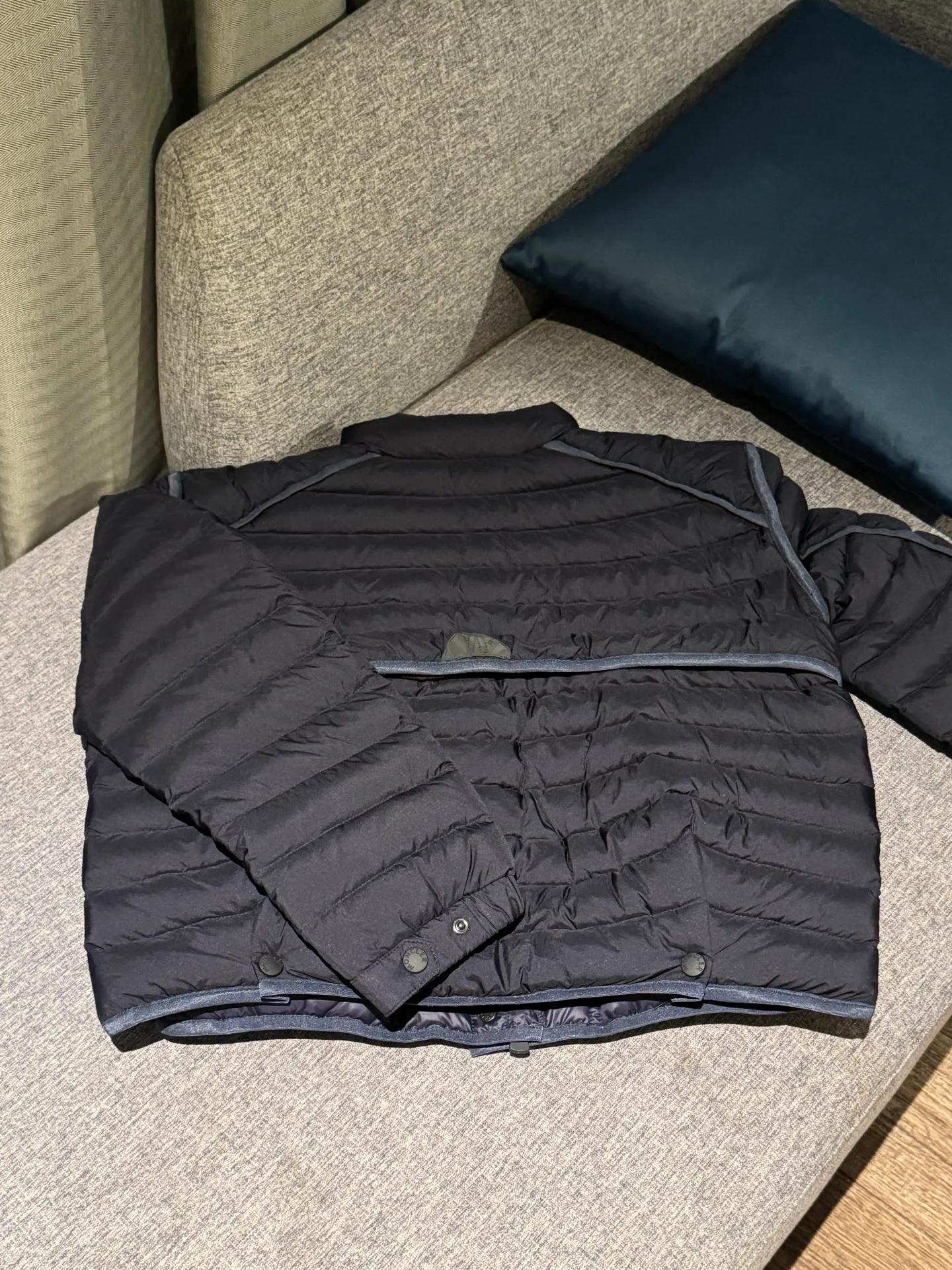 Women's Jackets And Down Jackets MONCLER 17806454