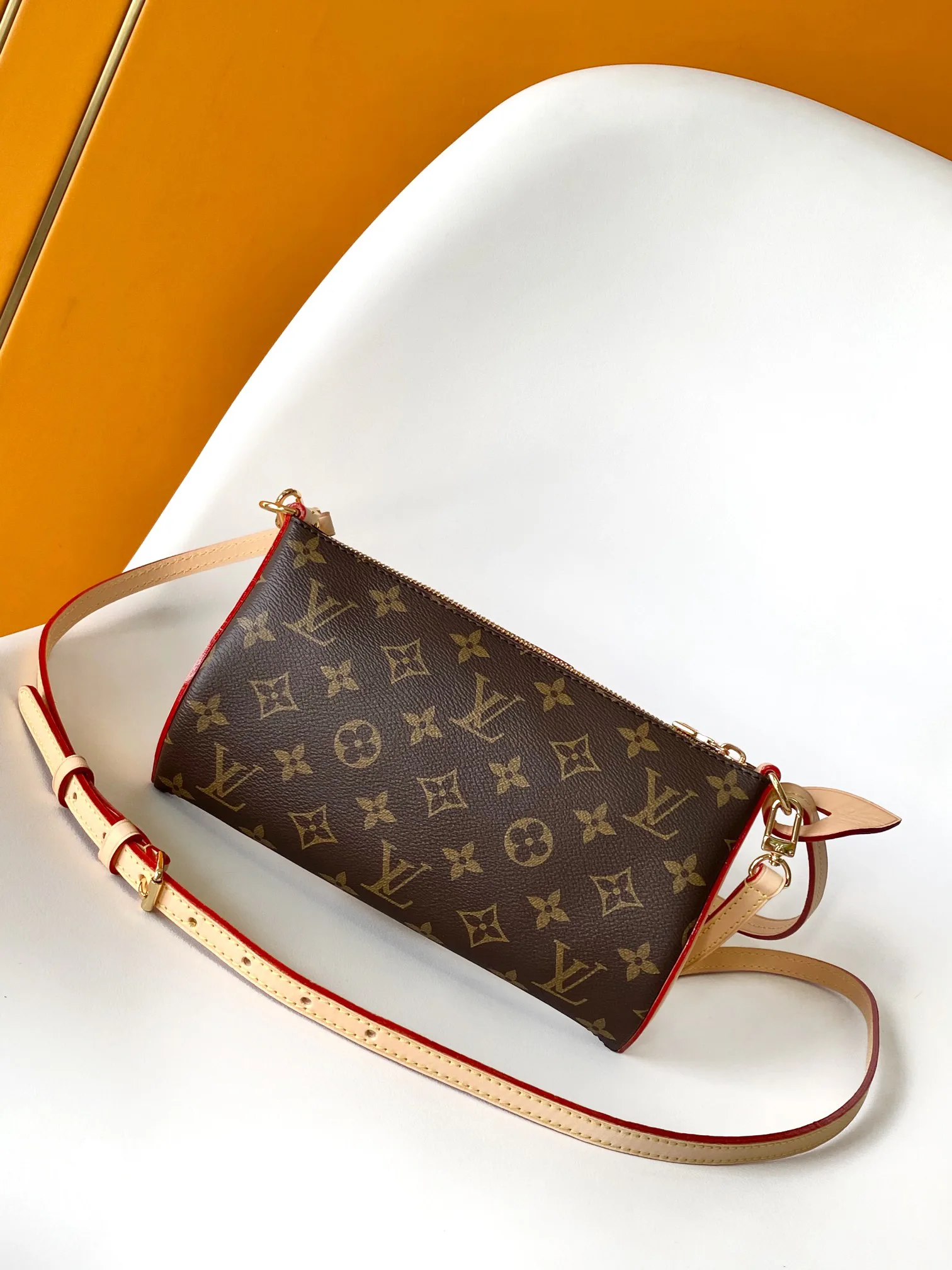 Women's Shoulder Bags LOUIS VUITTON 17949180