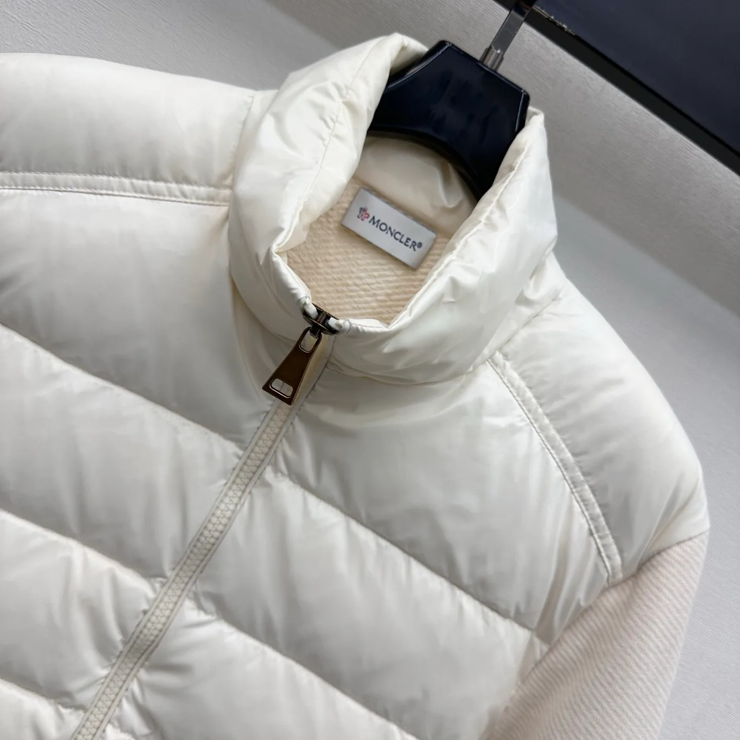 Women's Jackets And Down Jackets MONCLER 18141497