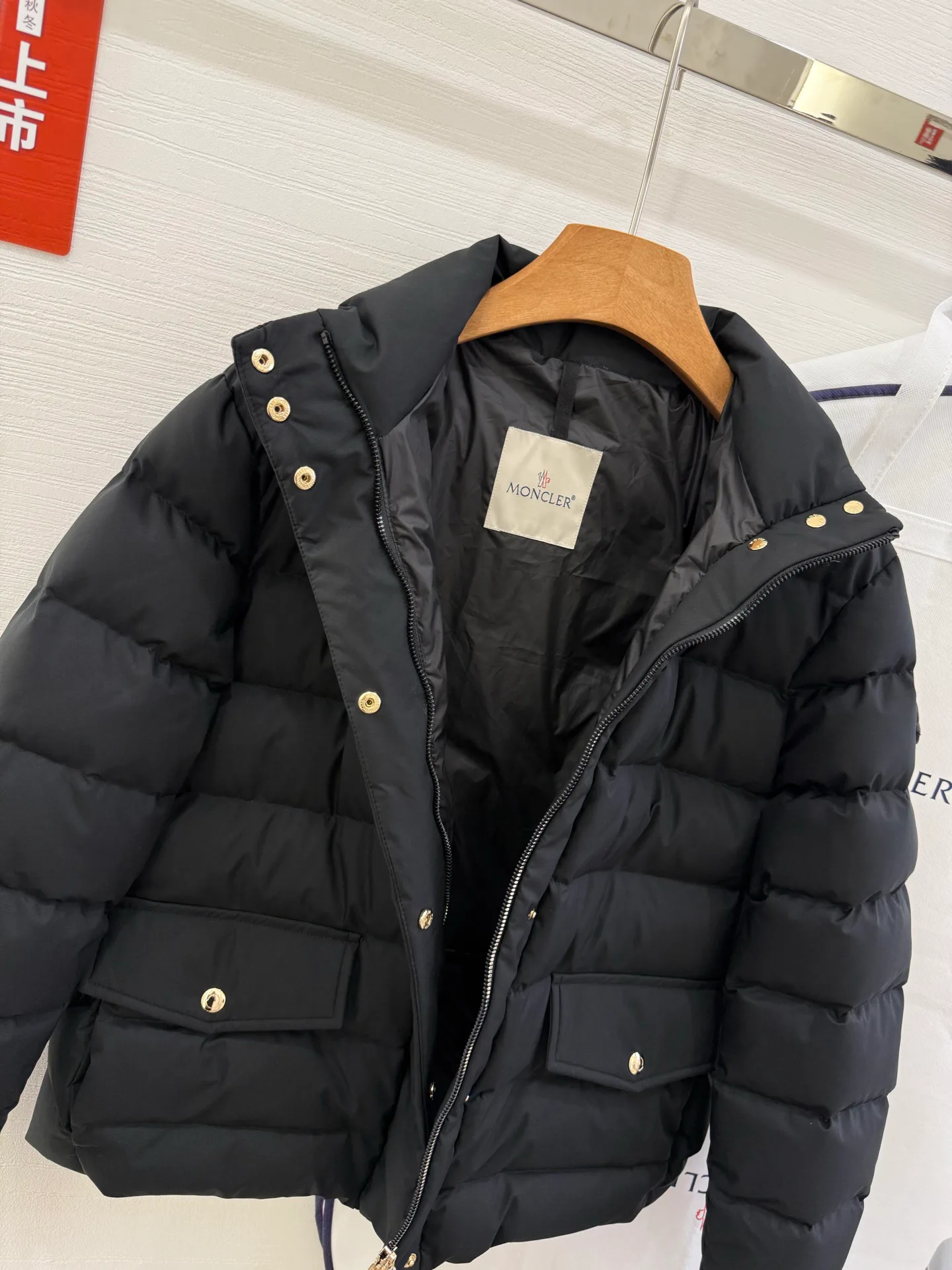 Women's Jackets And Down Jackets MONCLER 17821364