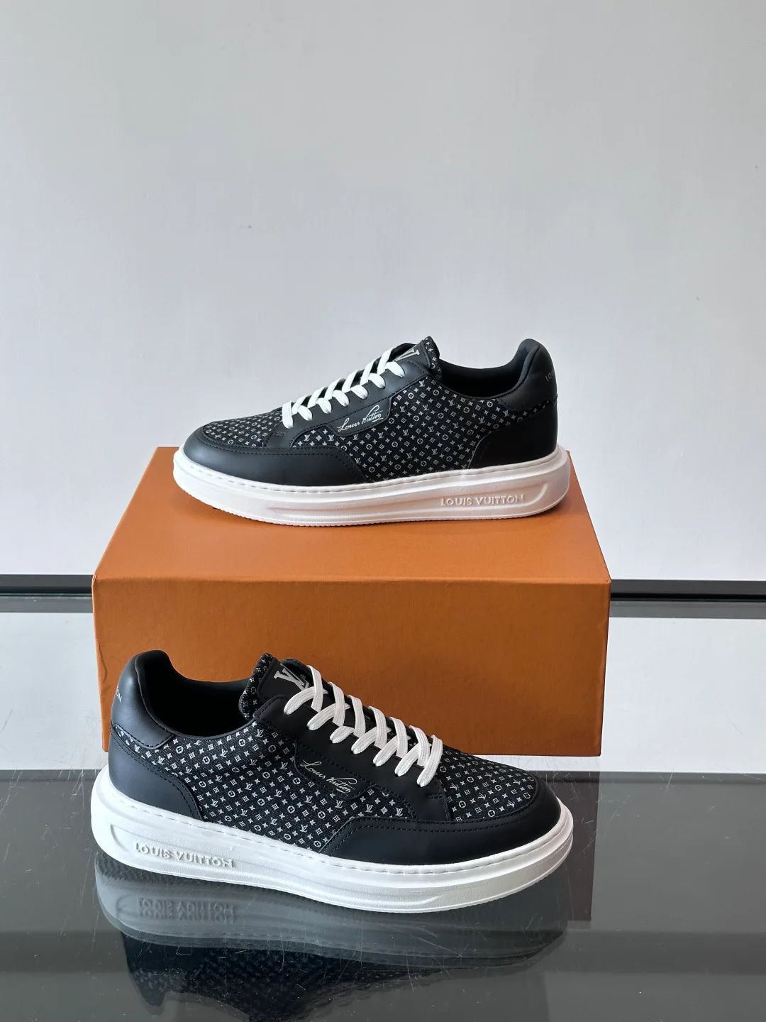 Women's Sneakers LOUIS VUITTON 18102291