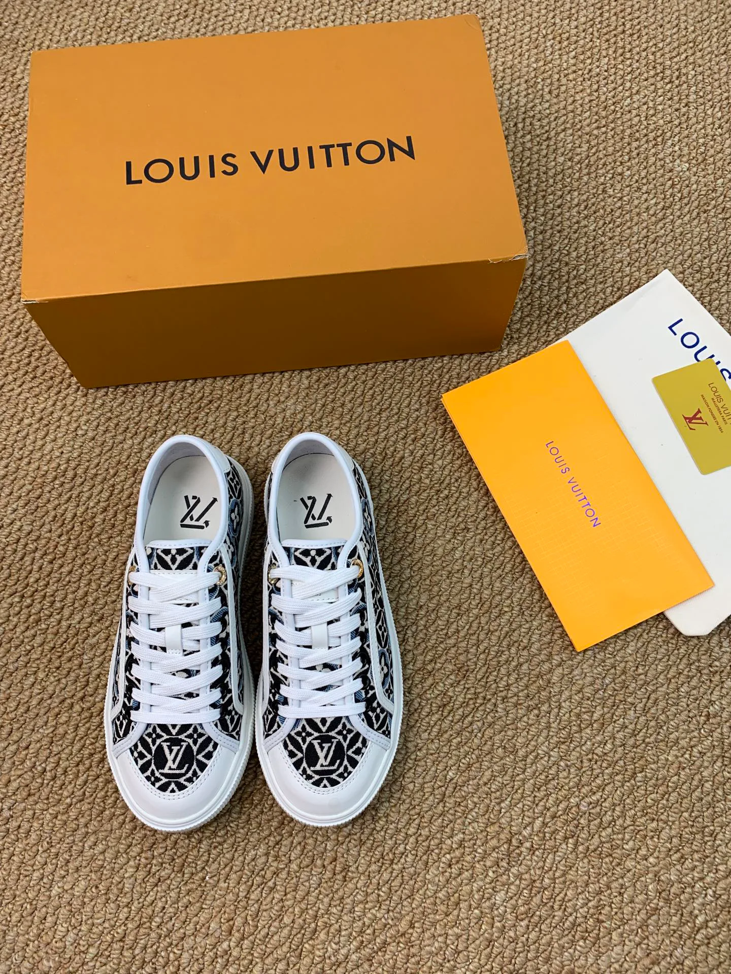 Women's Sneakers LOUIS VUITTON 17545199