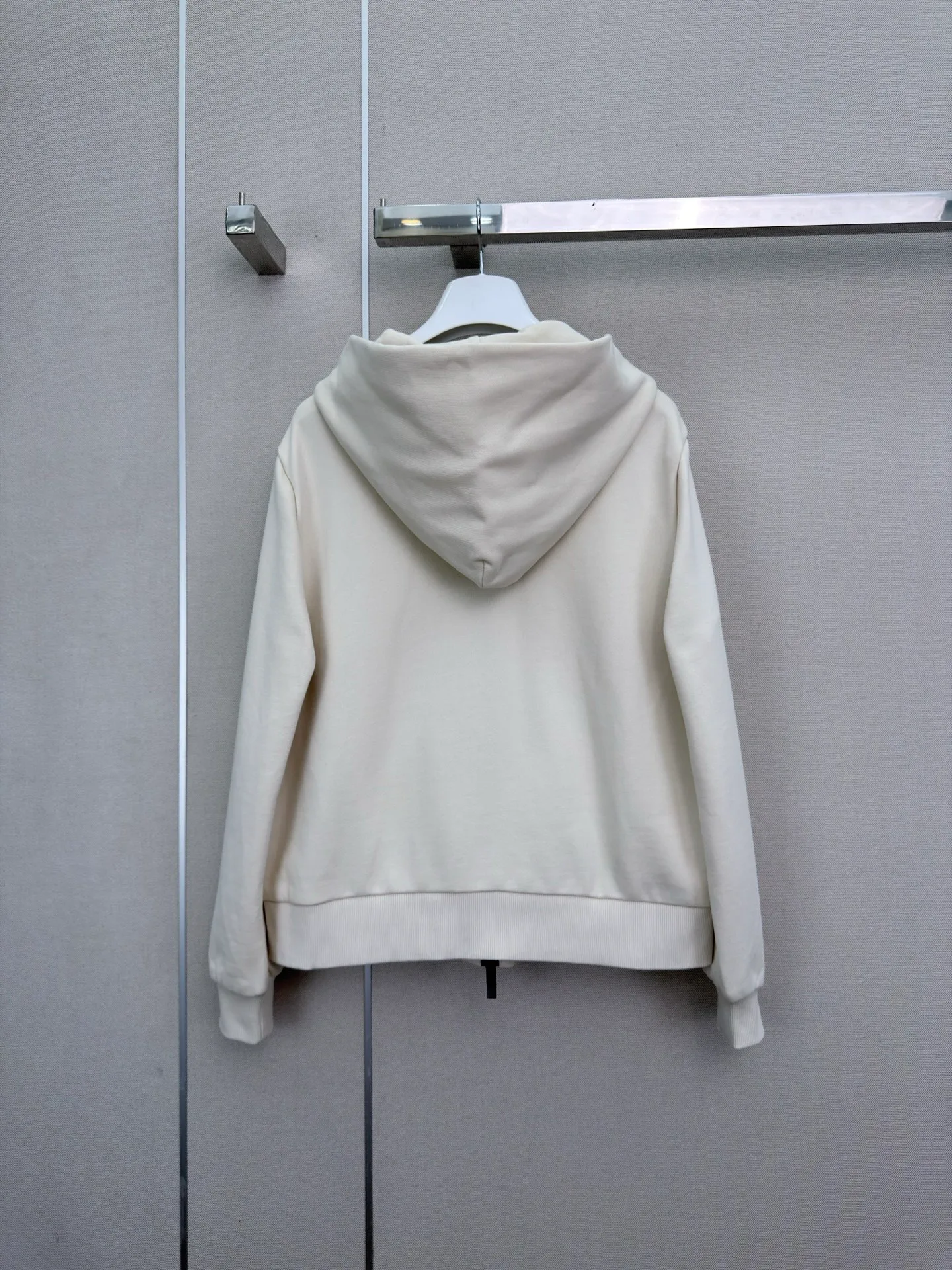 Women's Jackets And Down Jackets MONCLER 18506404