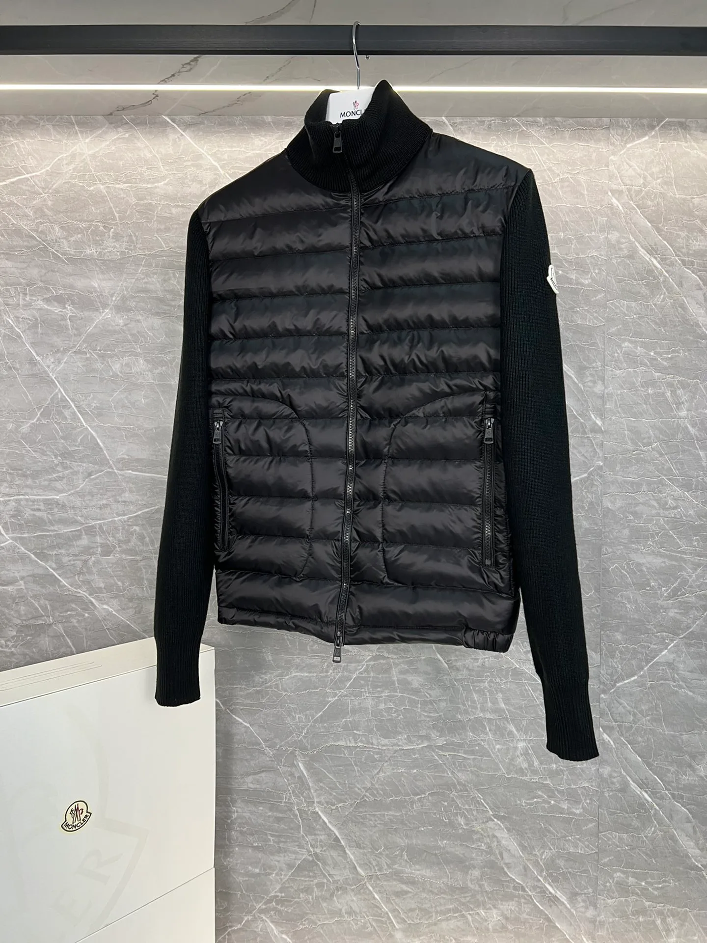 Women's Jackets And Down Jackets MONCLER 18131381