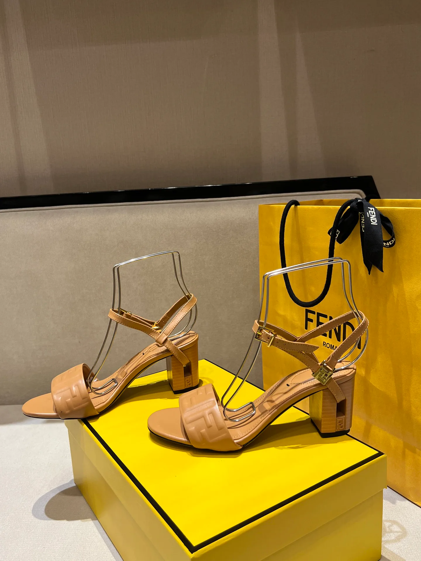 Women's Open-Toe Sandals FENDI 17144233