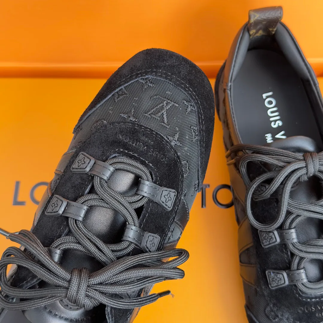Women's Sneakers LOUIS VUITTON 18083474