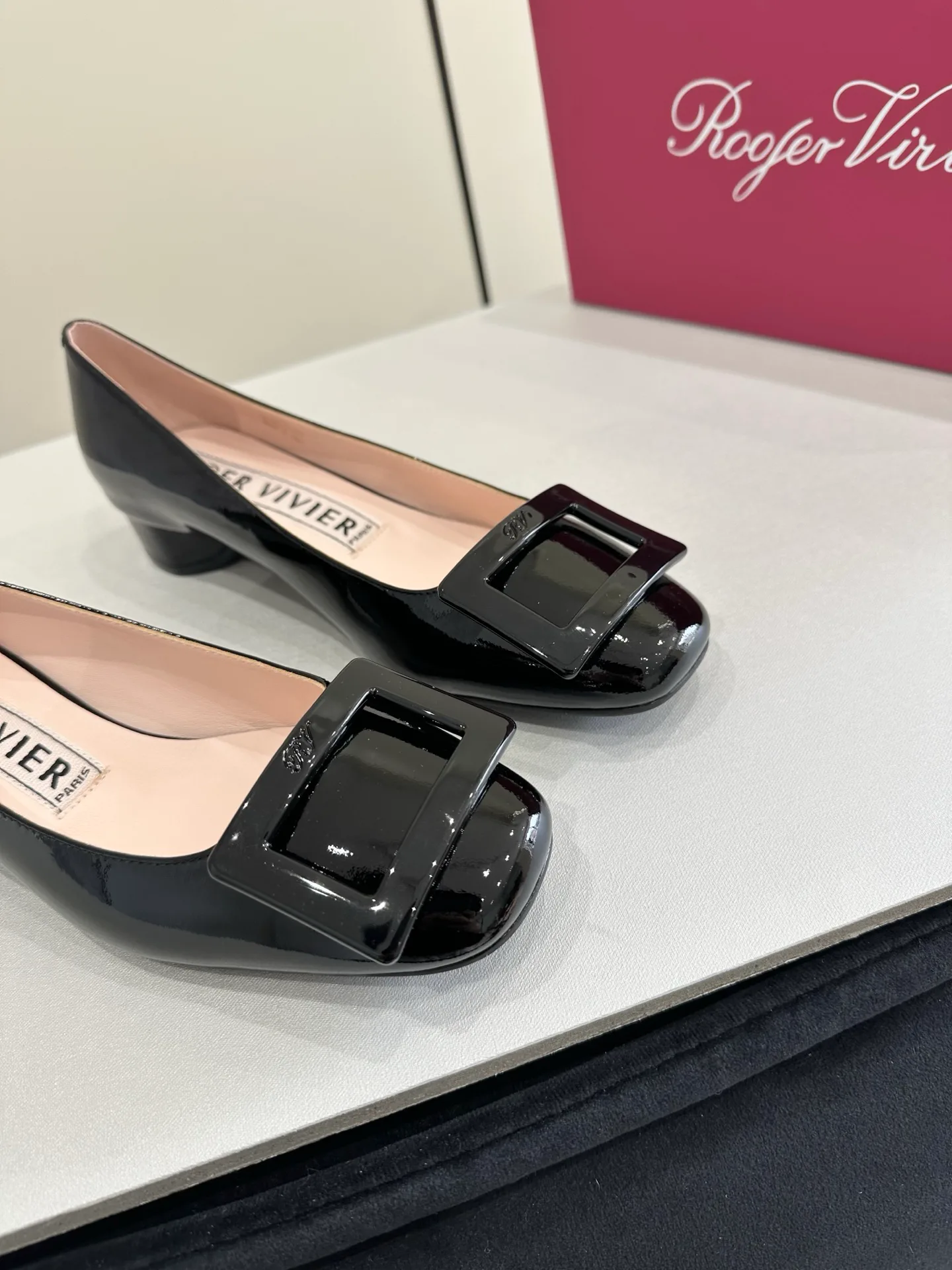 Women's Ballet Flats ROGER VIVIER 17624471