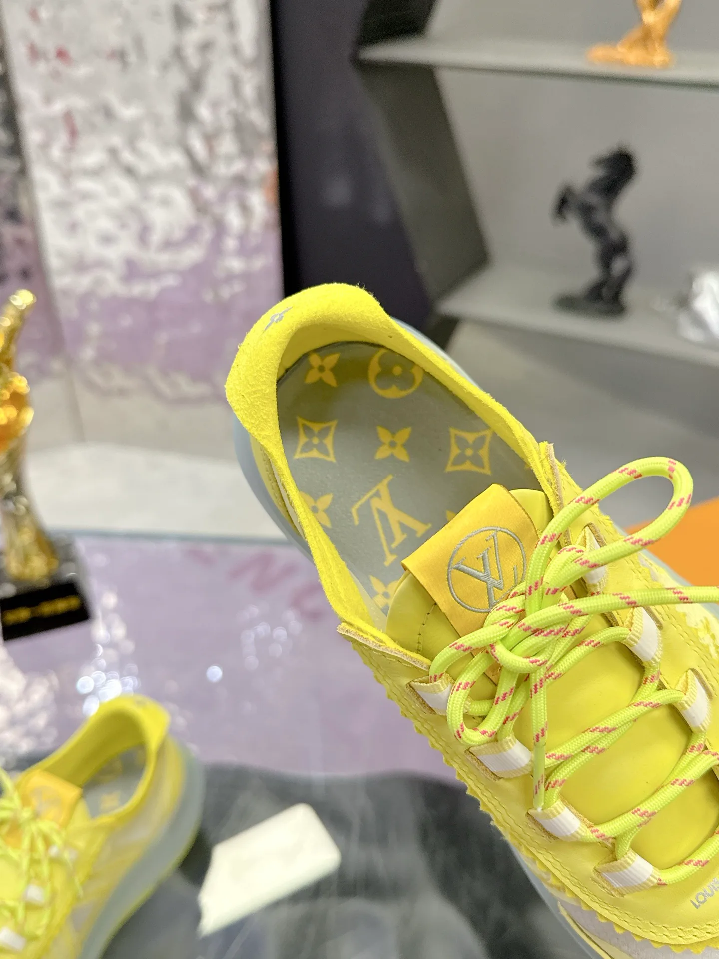 Women's Sneakers LOUIS VUITTON 17368530