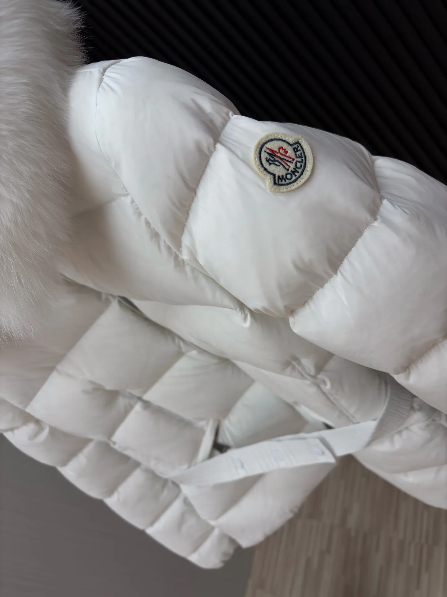 Women's Jackets And Down Jackets MONCLER 18335640