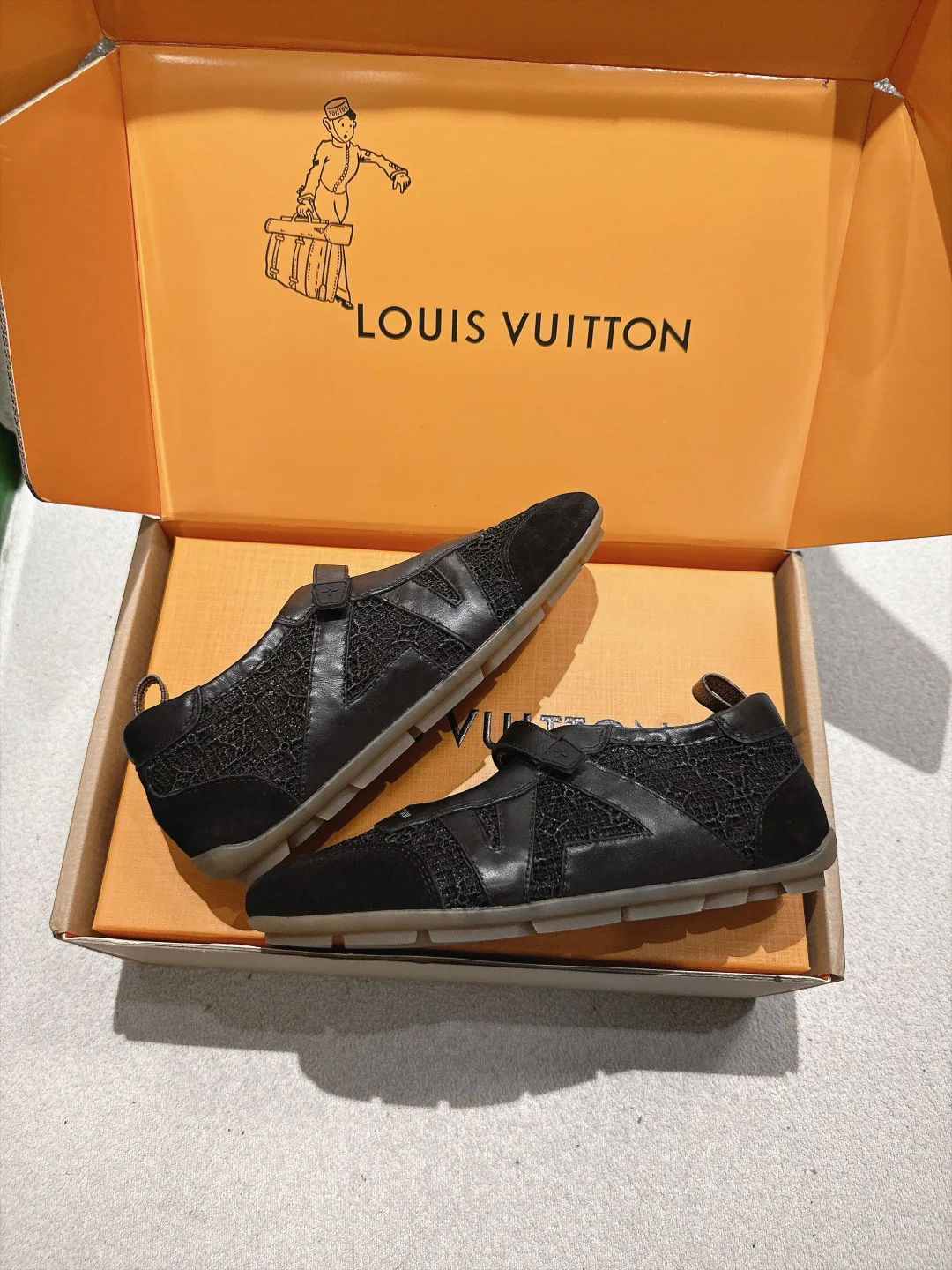 Women's Sneakers LOUIS VUITTON 18152831