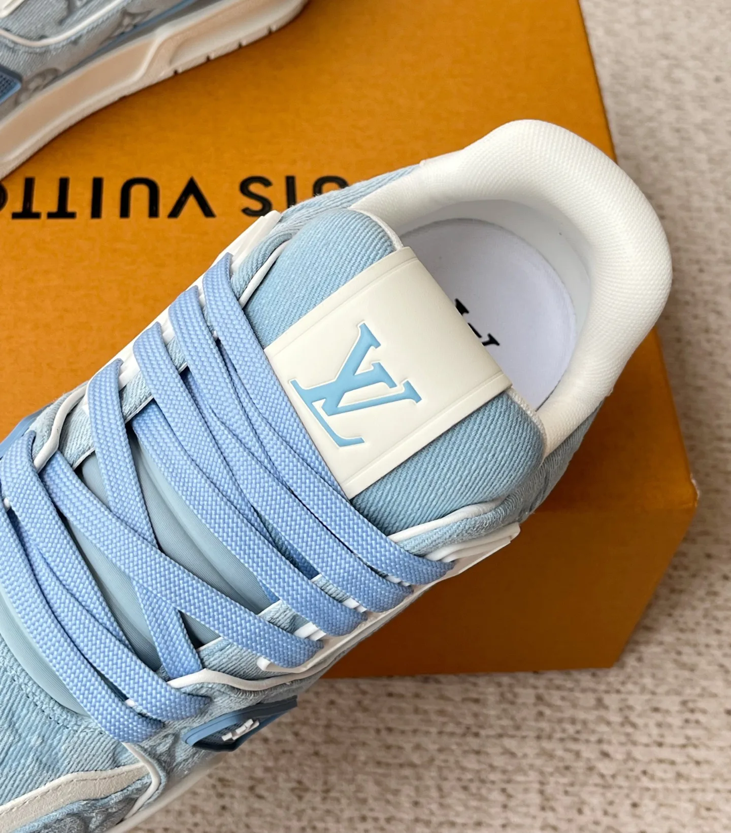 Women's Sneakers LOUIS VUITTON 17972118