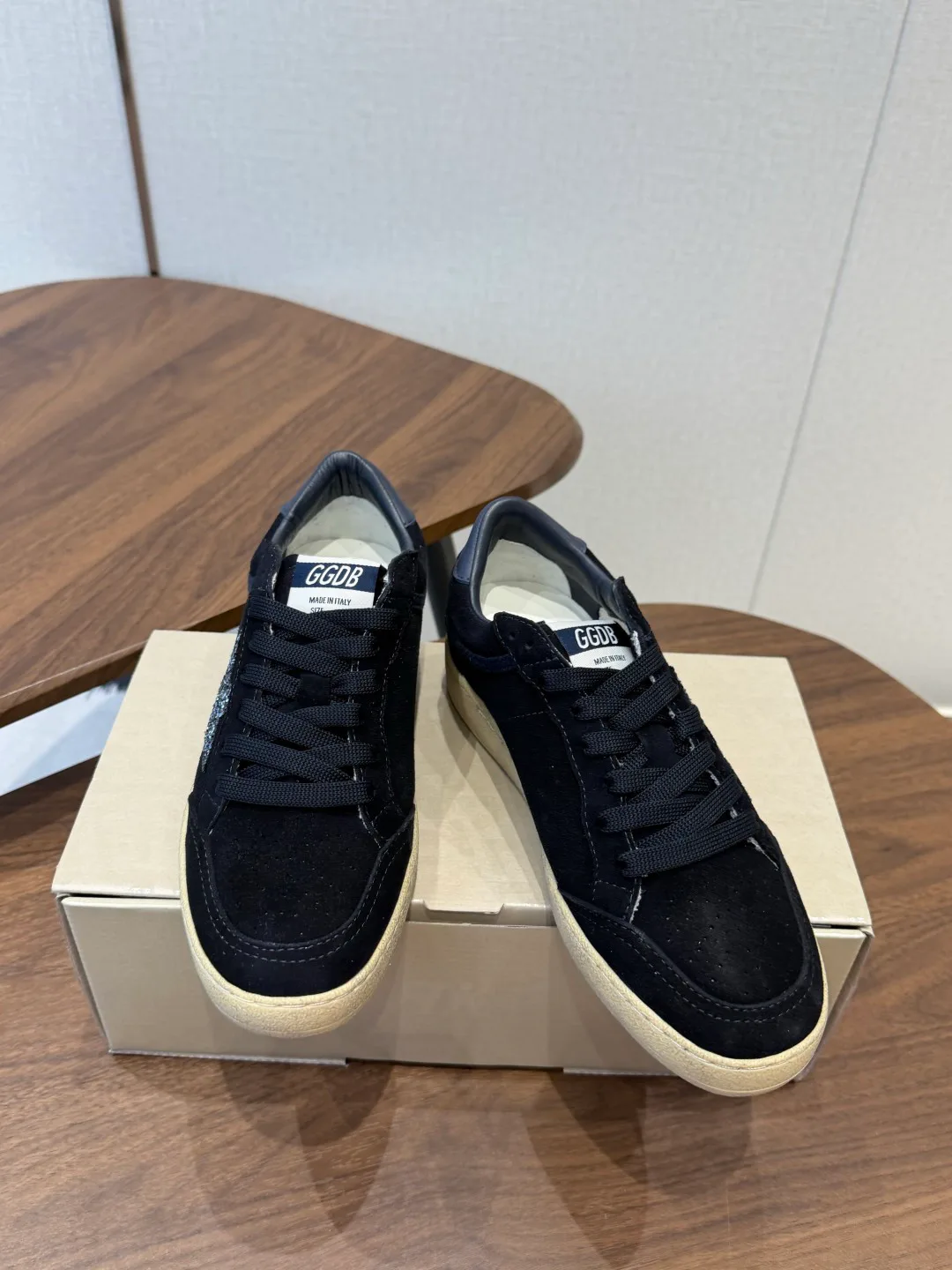Women's Sneakers GOLDEN GOOSE 18357247