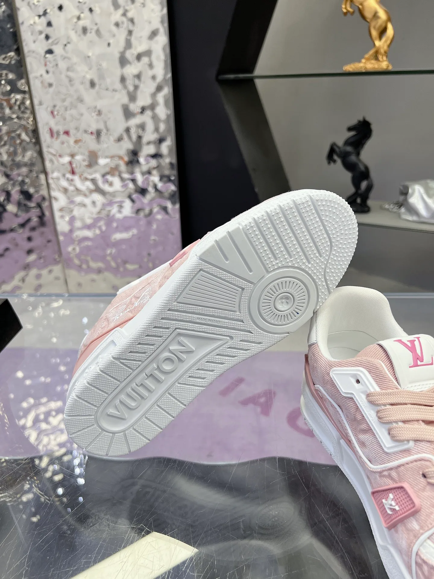 Women's Sneakers LOUIS VUITTON 17368595
