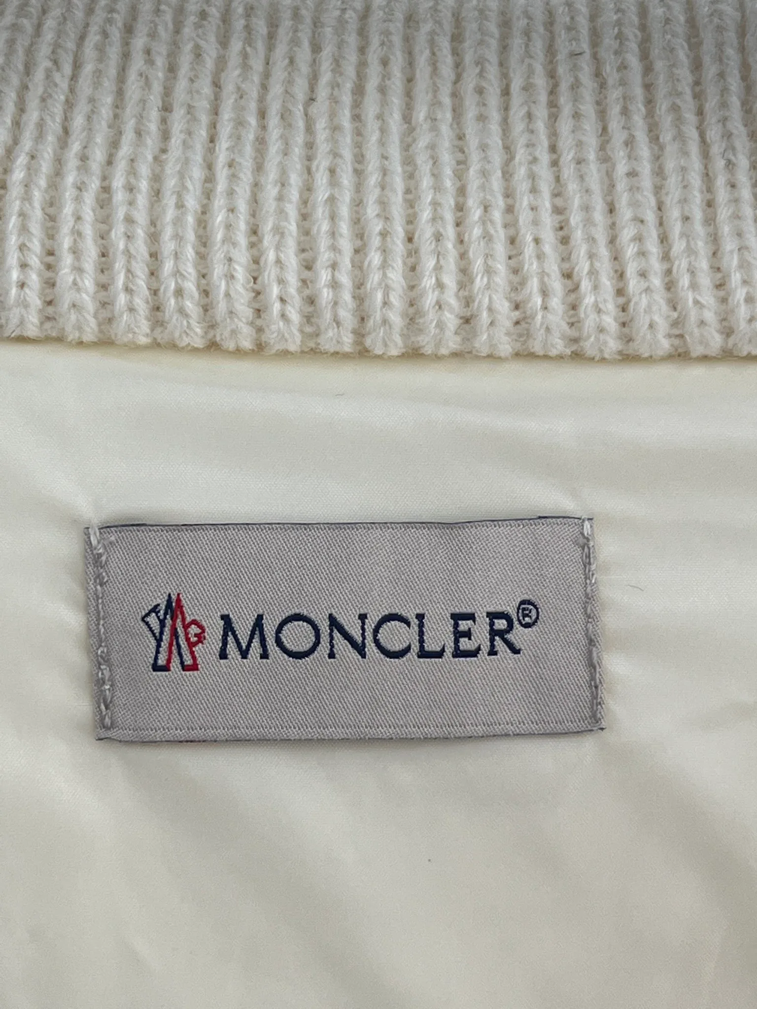 Women's Jackets And Down Jackets MONCLER 18415621