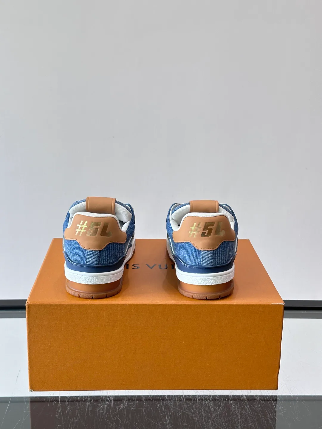 Women's Sneakers LOUIS VUITTON 17638790