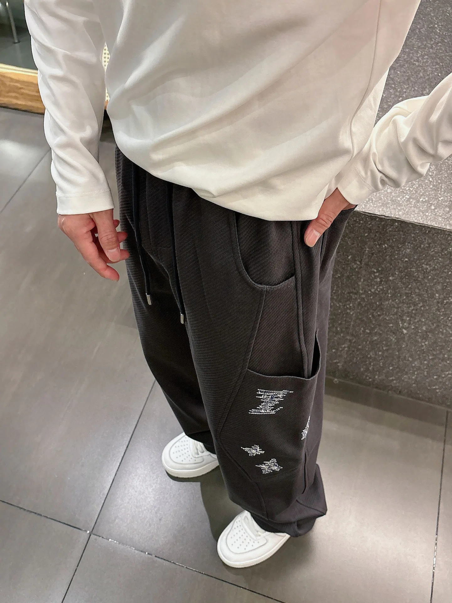 Men's Trousers LOUIS VUITTON 18340440