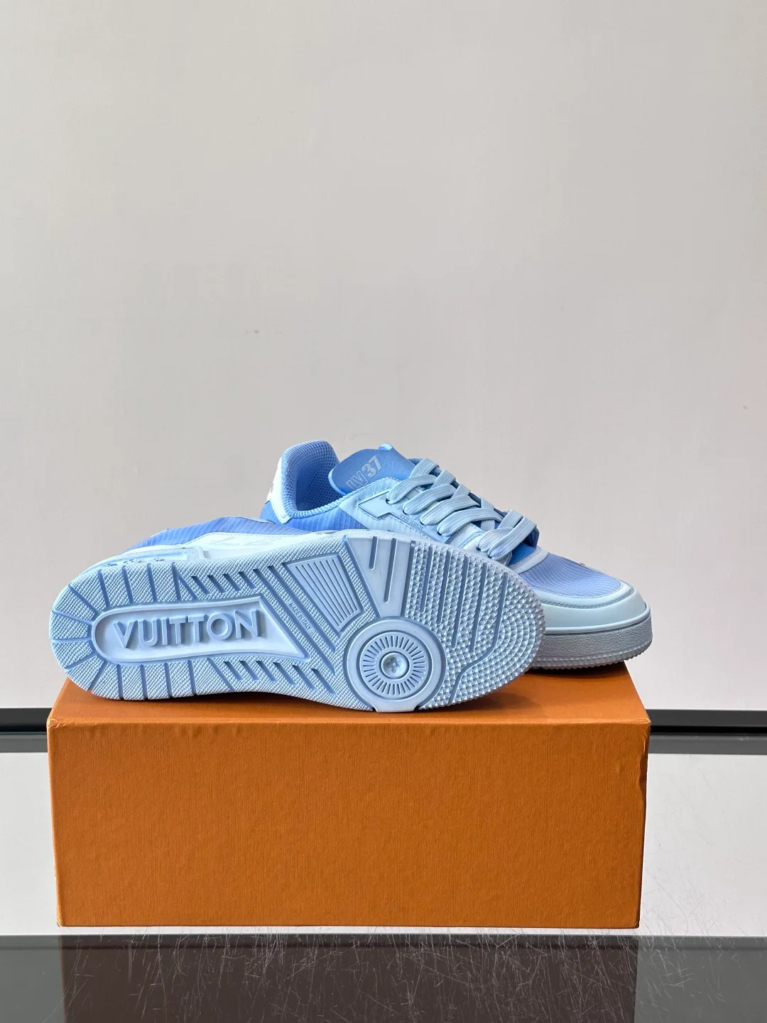 Men's Sneakers LOUIS VUITTON 17349440
