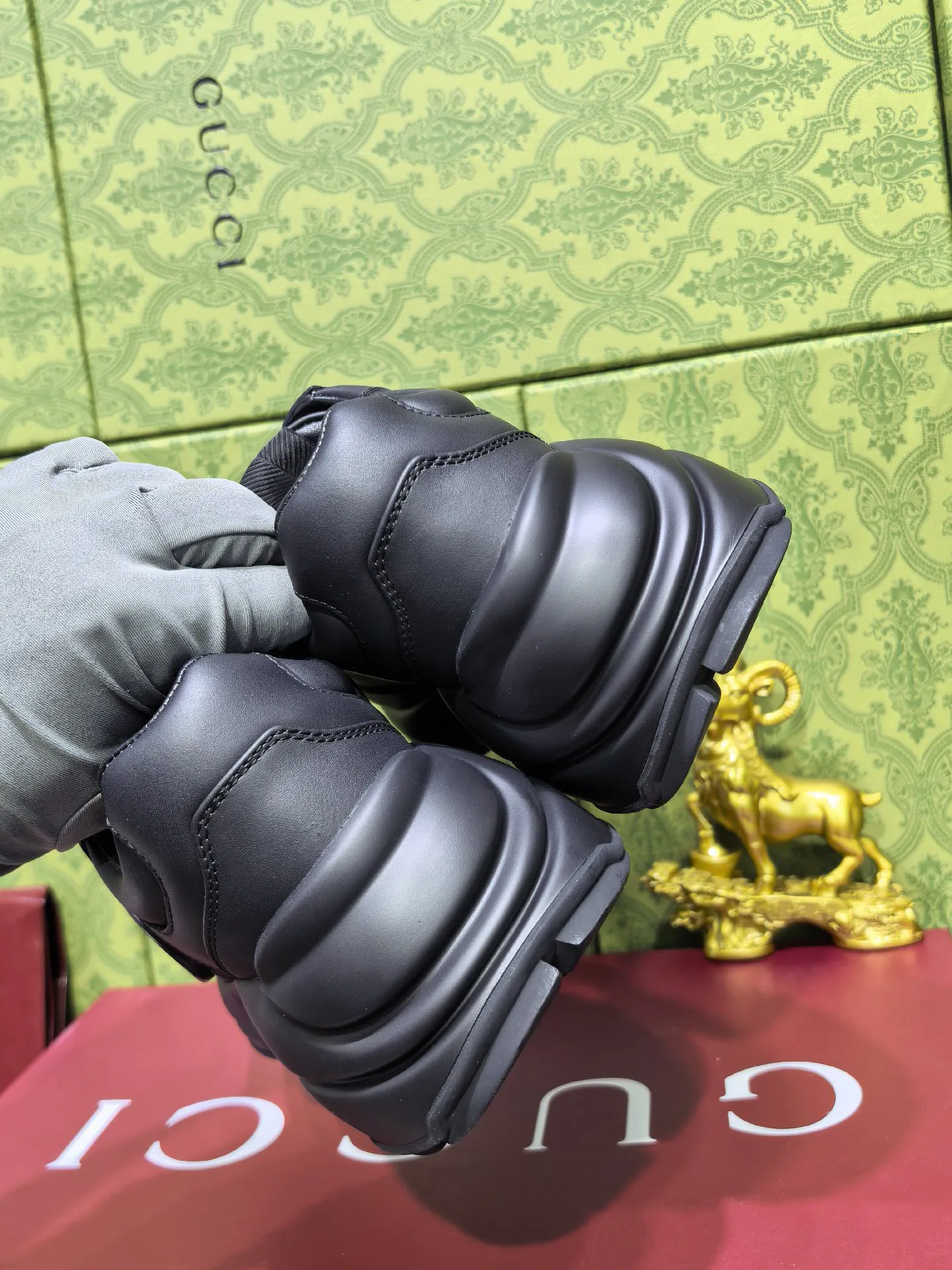 Women's Sneakers GUCCI 18039944
