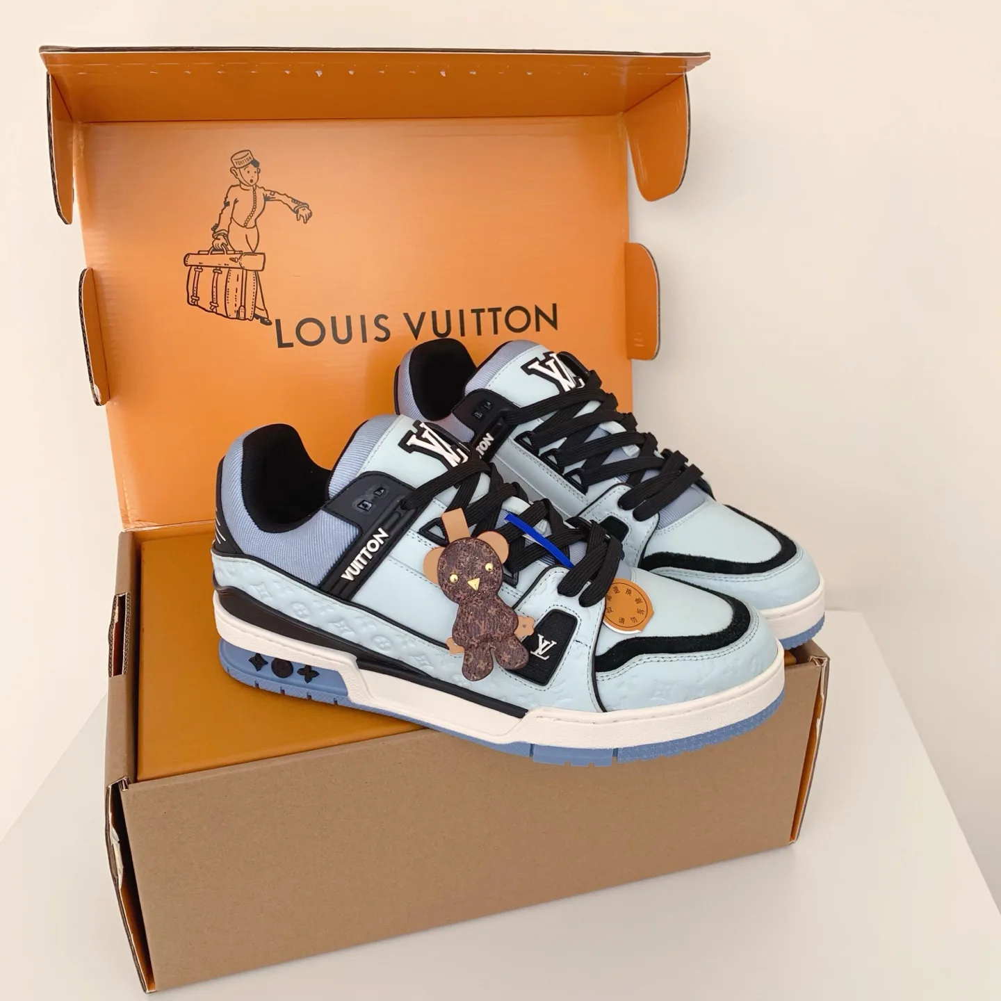 Women's Sneakers LOUIS VUITTON 18258380