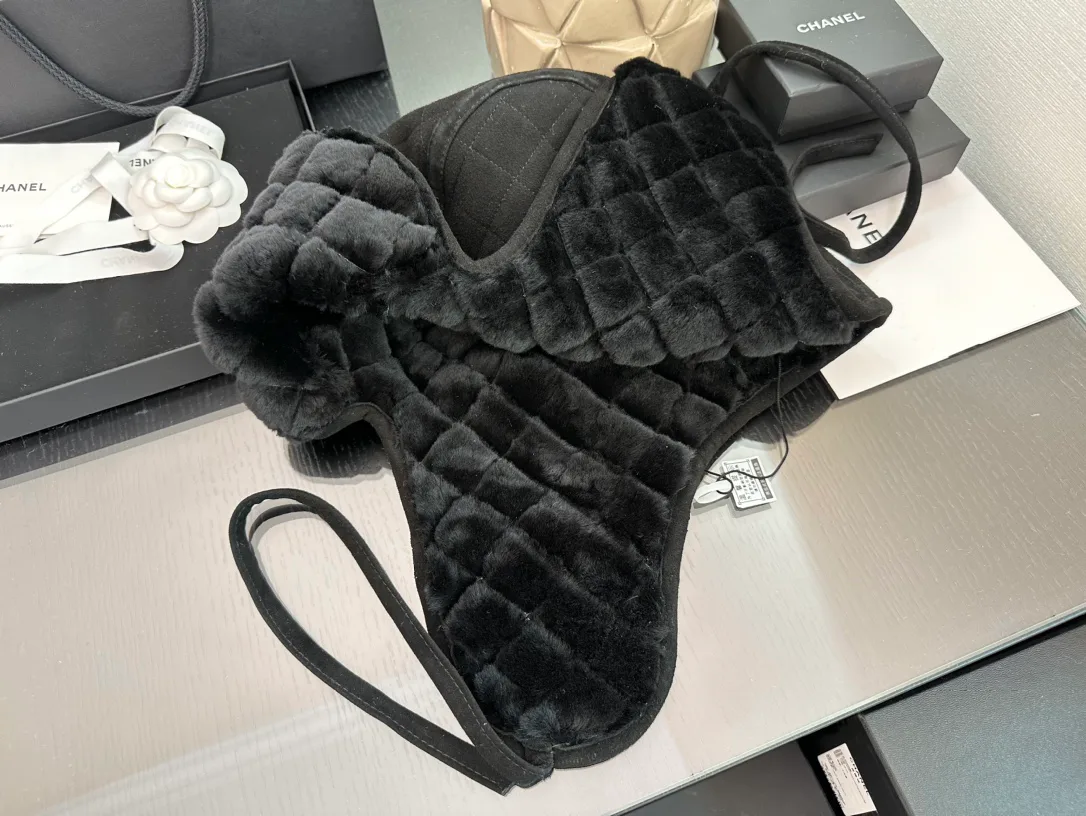 Hats CHANEL 18347668