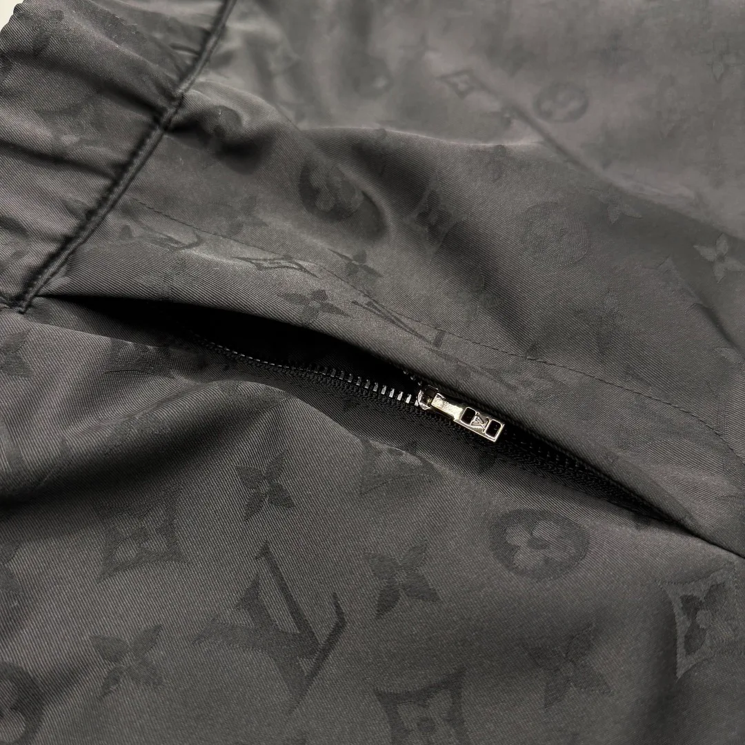 Men's Trousers LOUIS VUITTON 18174032