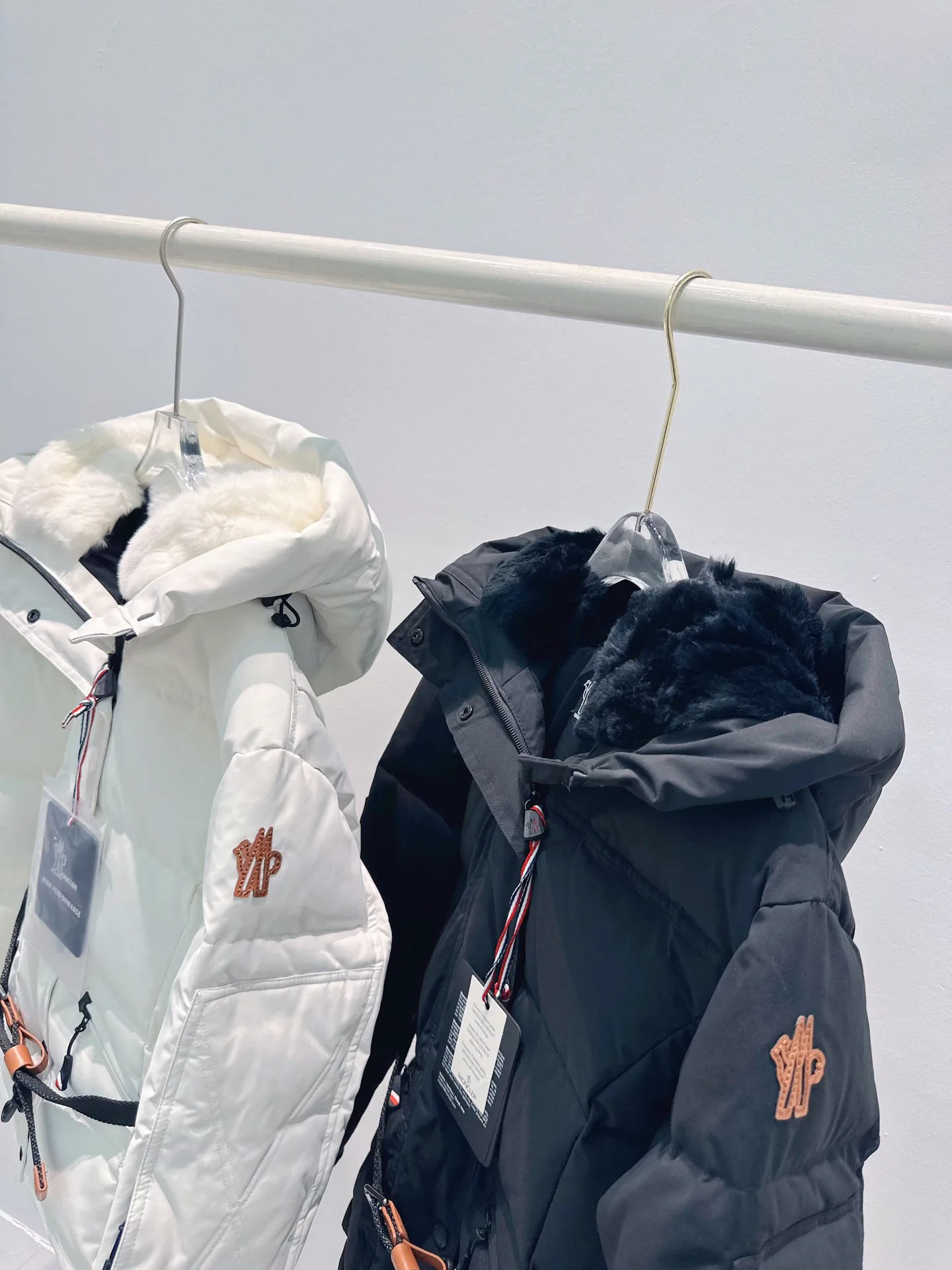 Women's Jackets And Down Jackets MONCLER 17911177