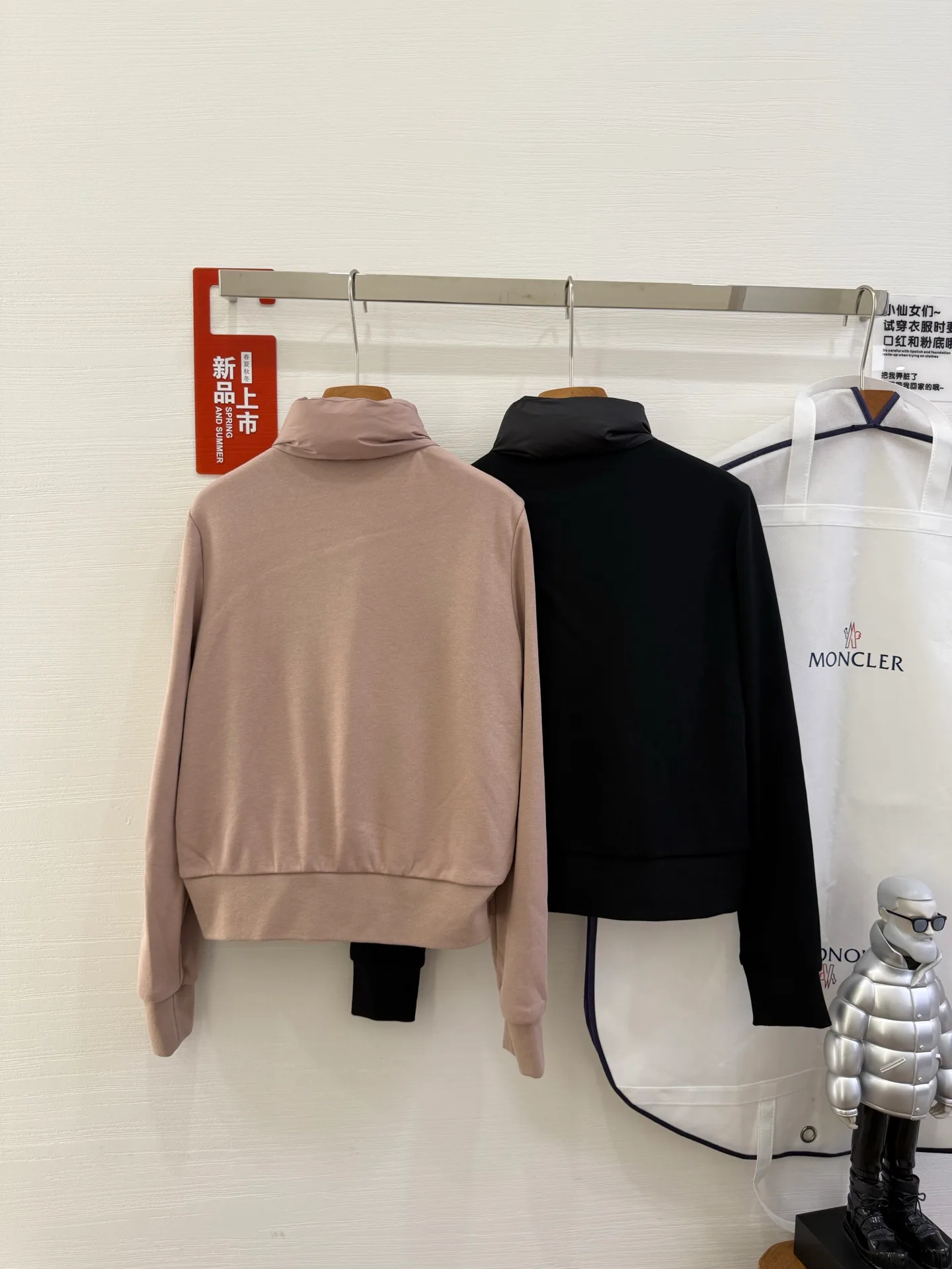Women's Jackets And Down Jackets MONCLER 17918899