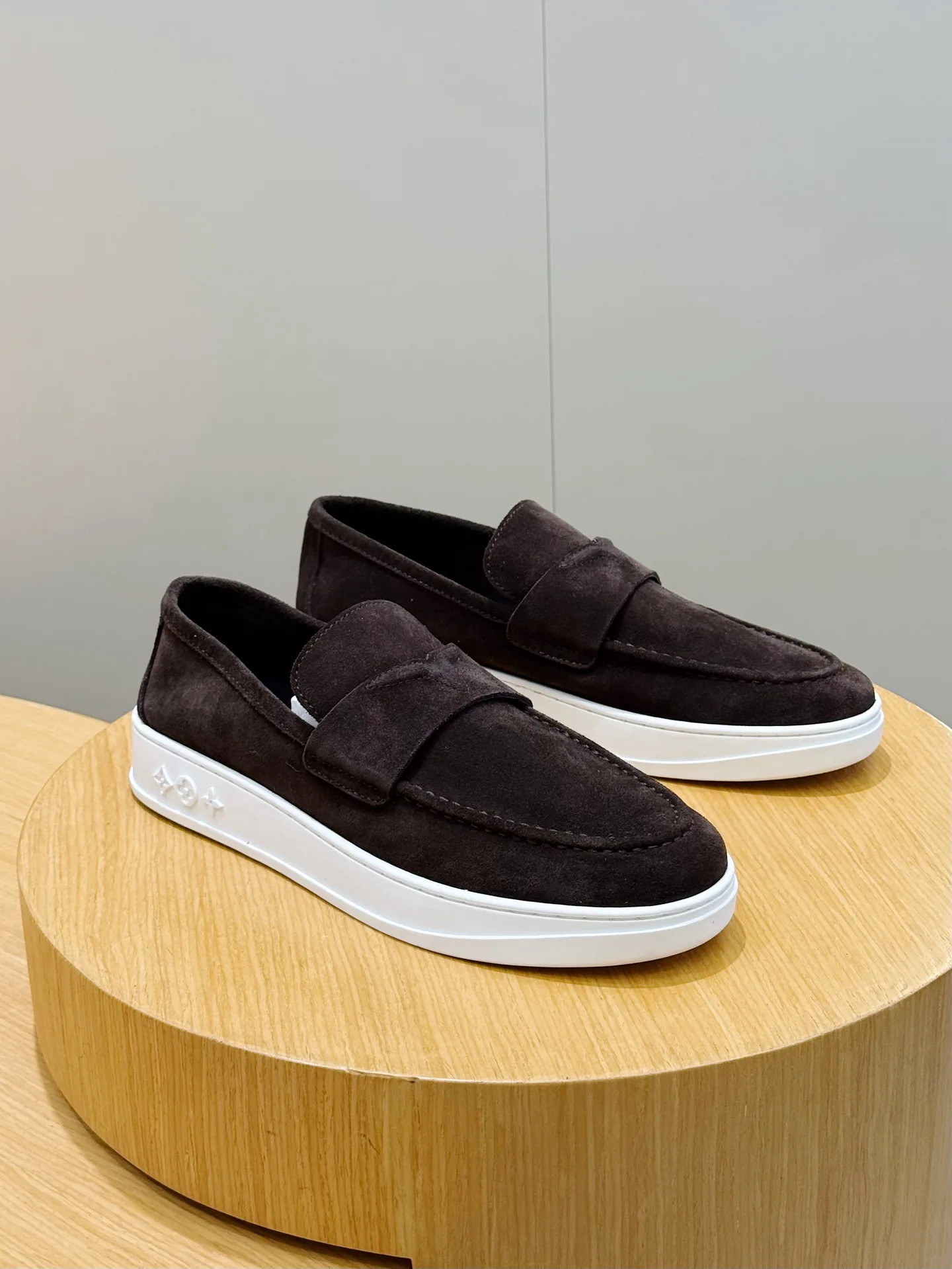 Men's Loafers And Dress Shoes LOUIS VUITTON 18100912