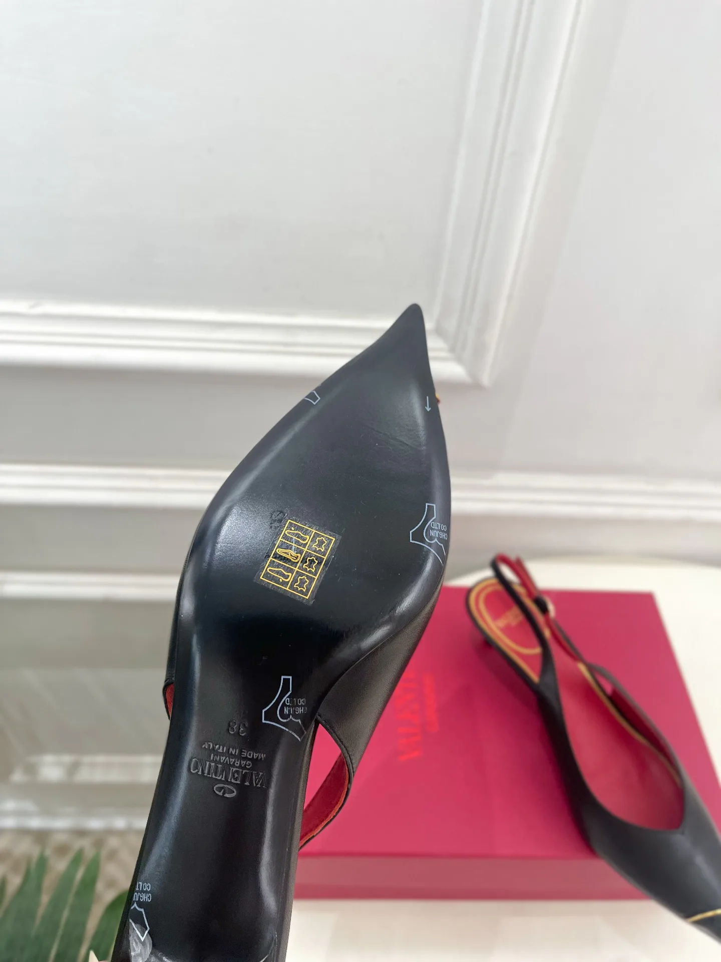 Women's Open-Toe Sandals VALENTINO 17482673